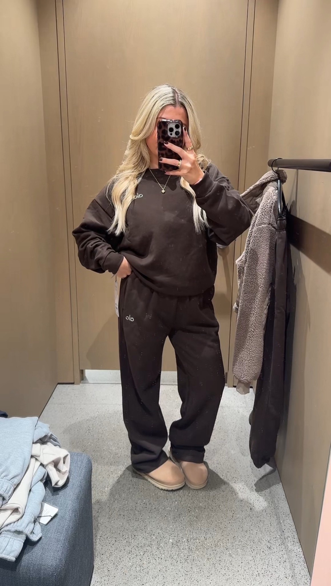 Alo 30% off sale!
Alo Matching set small
Ugg clogs tts
Comfy outfit 
Fall outfit 

#LTKShoeCrush #LTKGiftGuide #LTKSaleAlert