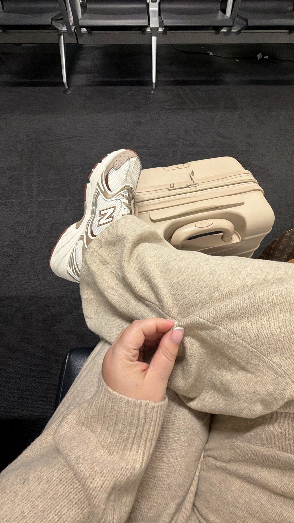 Obsessed with this travel set & these sneakers! 

Matching set, airport outfit, new balance sneakers, gap sweater set