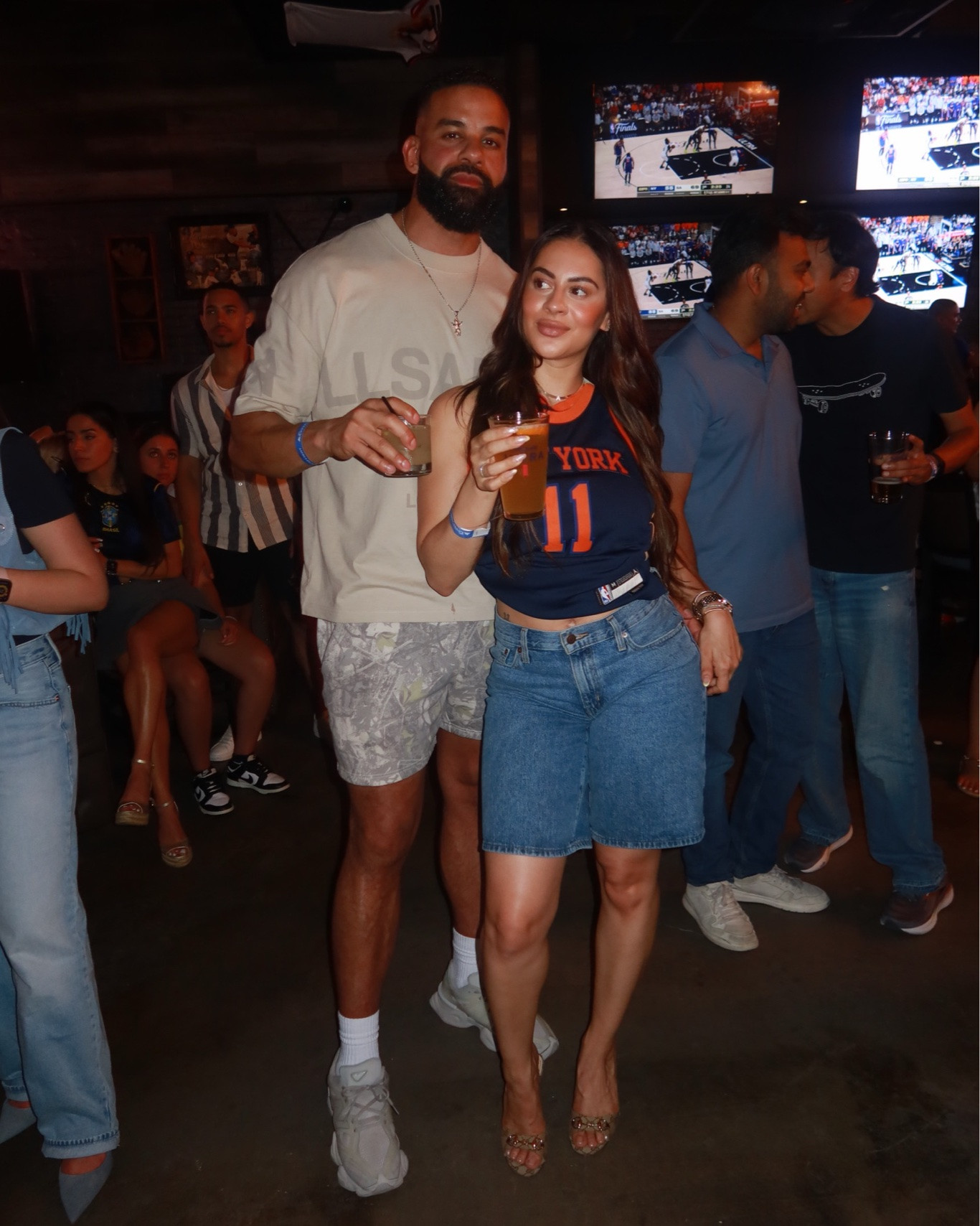 How I styled a basketball jersey to watch the Knicks win

#LTKootd #LTKActive #LTKmomlife