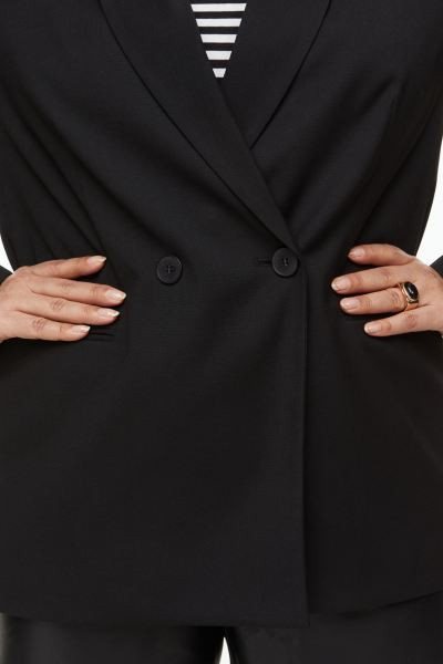 Double-breasted blazer | H&M (UK, MY, IN, SG, PH, TW, HK)