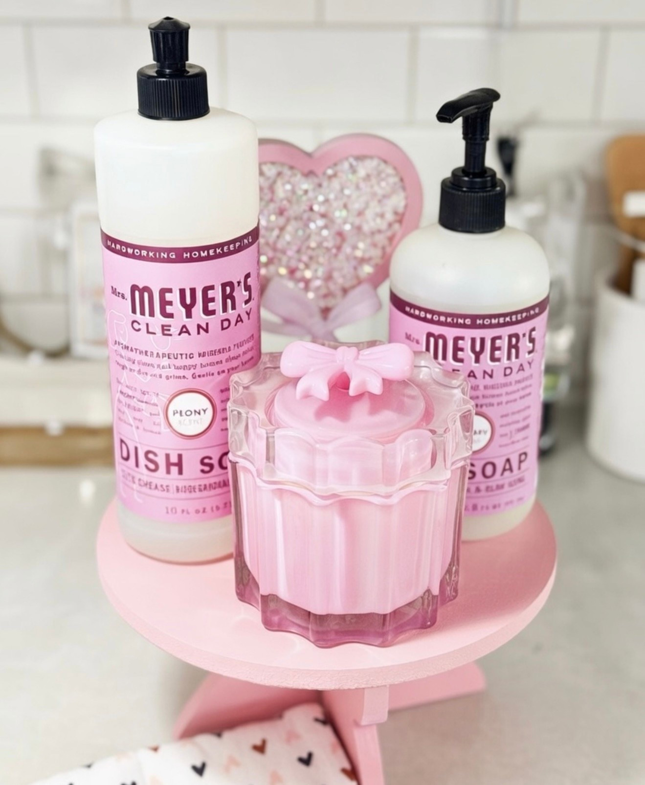 Add a little love to your sink 💗 Mrs. Meyer’s Peony dish soap and hand soap are the easiest way to spruce up your kitchen for Valentine’s Day.” Shop Now all their great cleaning essentials! Of course in Pink! 💞🎀
