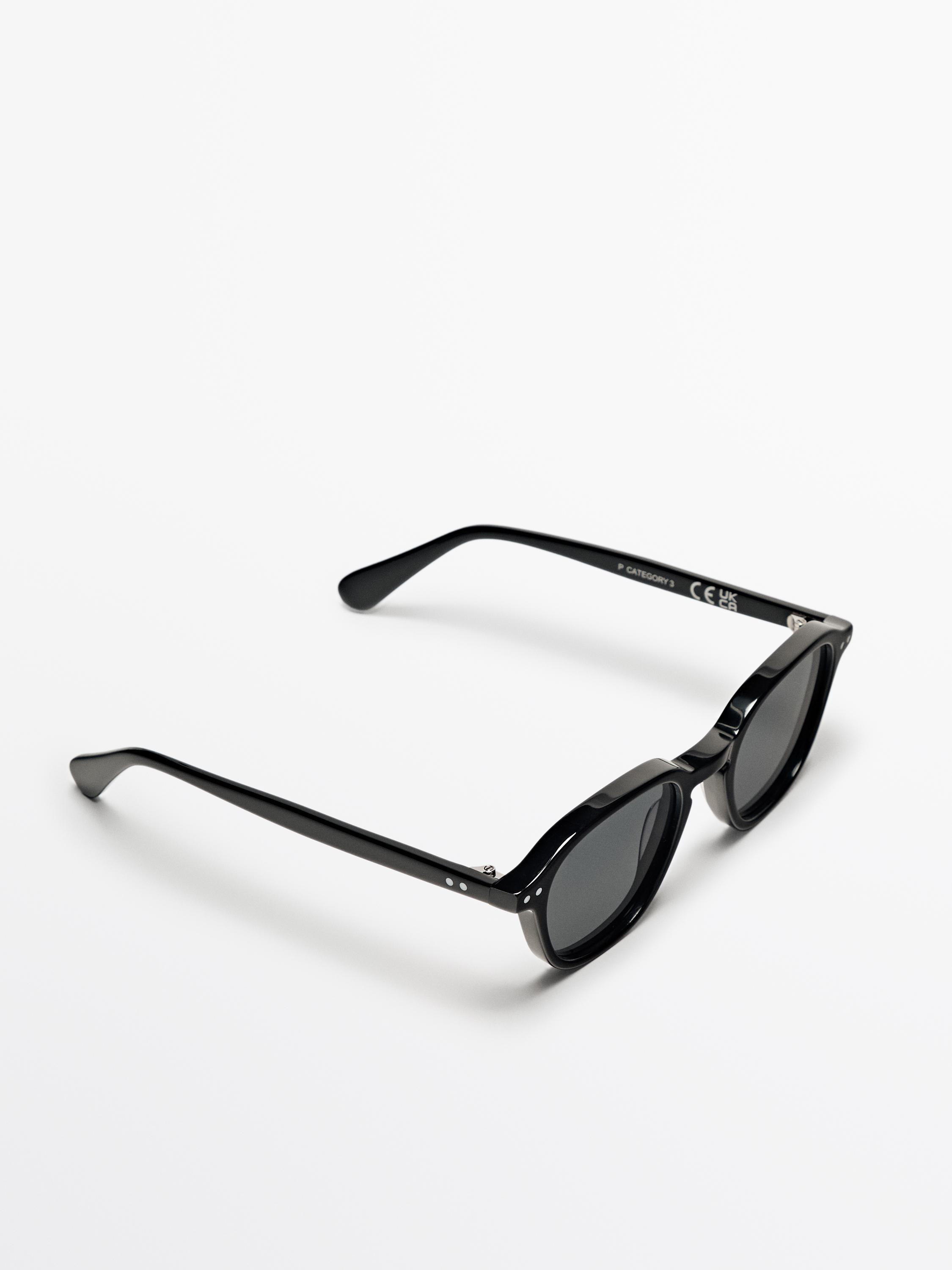 Sonnenbrille mit rundem Kunststoffgestell | Massimo Dutti DE