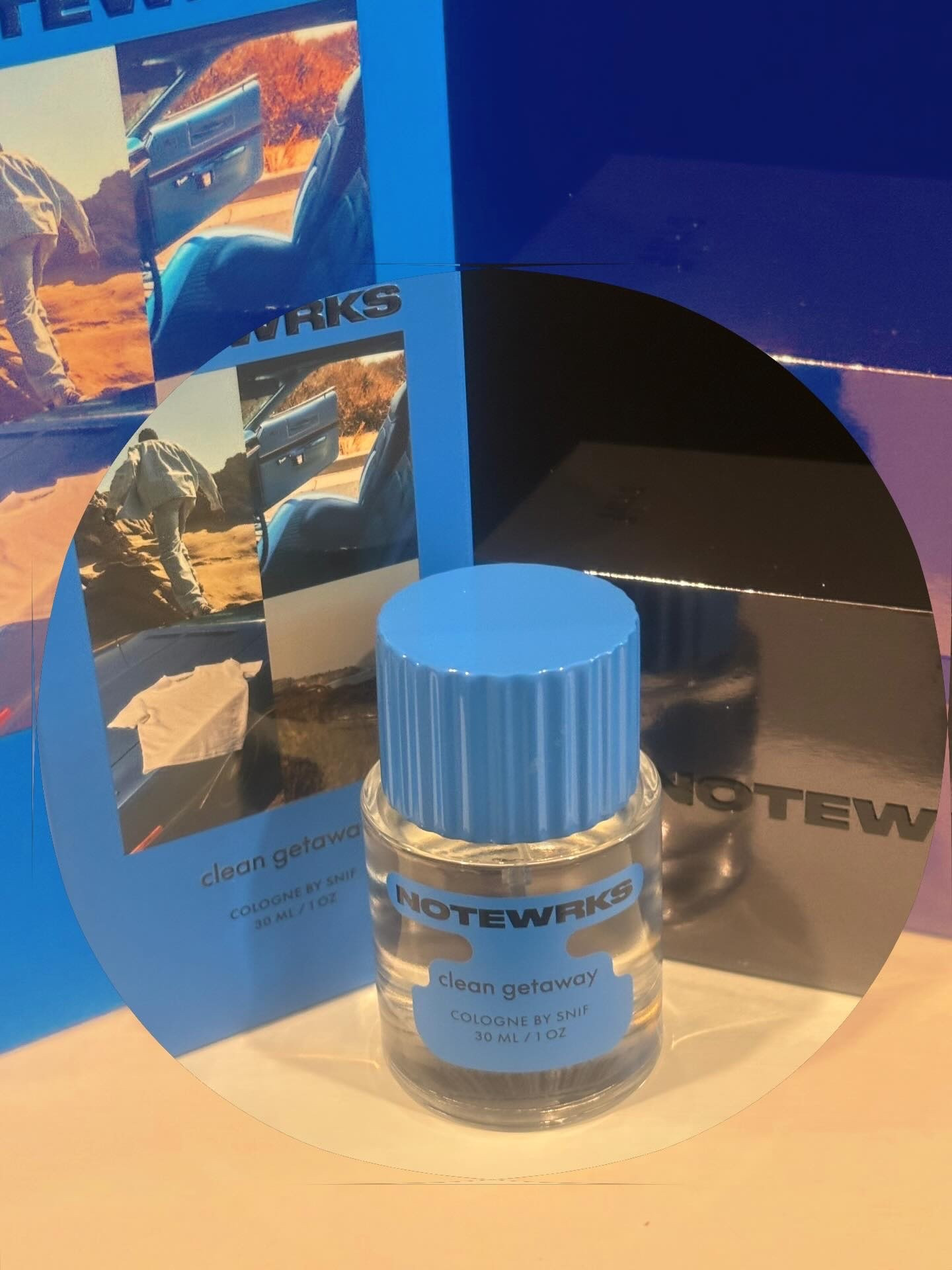 I really love fragrance and especially scents that aren’t traditional.  I recently used my snif ambassador rewards to try the @snif.co @notewrks Clean Getaway scent. 
🌠 this scent is unisex but definitely leans a little more masculine 
🌠 It is a little spicy - musky with sweet undertones 
🌠 Its bright and really so perfect to wear as the weather starts to change
🌠 as with all the Snif scents it vegan, cruelty-free, and formulated clean
🌠 no - parabens, preservatives, phthalates, or synthetic dyes inside.

Do you like a more unisex scent? 

#snif #snifambassador #notewrks #cleangetaway #unisexscent