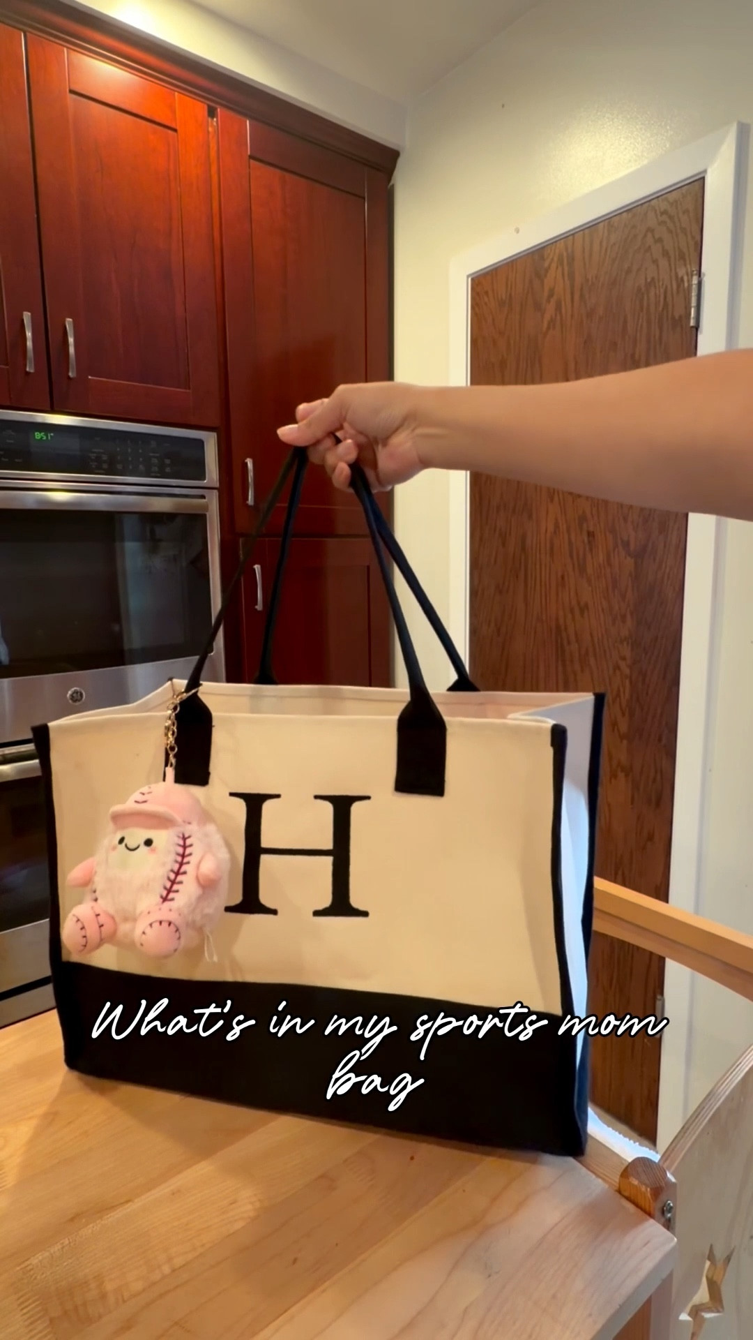What’s in my sports mom bag 

Sports mom, Tball mom, baseball mom, soccer mom, ballet mom, dance mom, what’s in my bag, sports bag 

#LTKmomlife #LTKKids