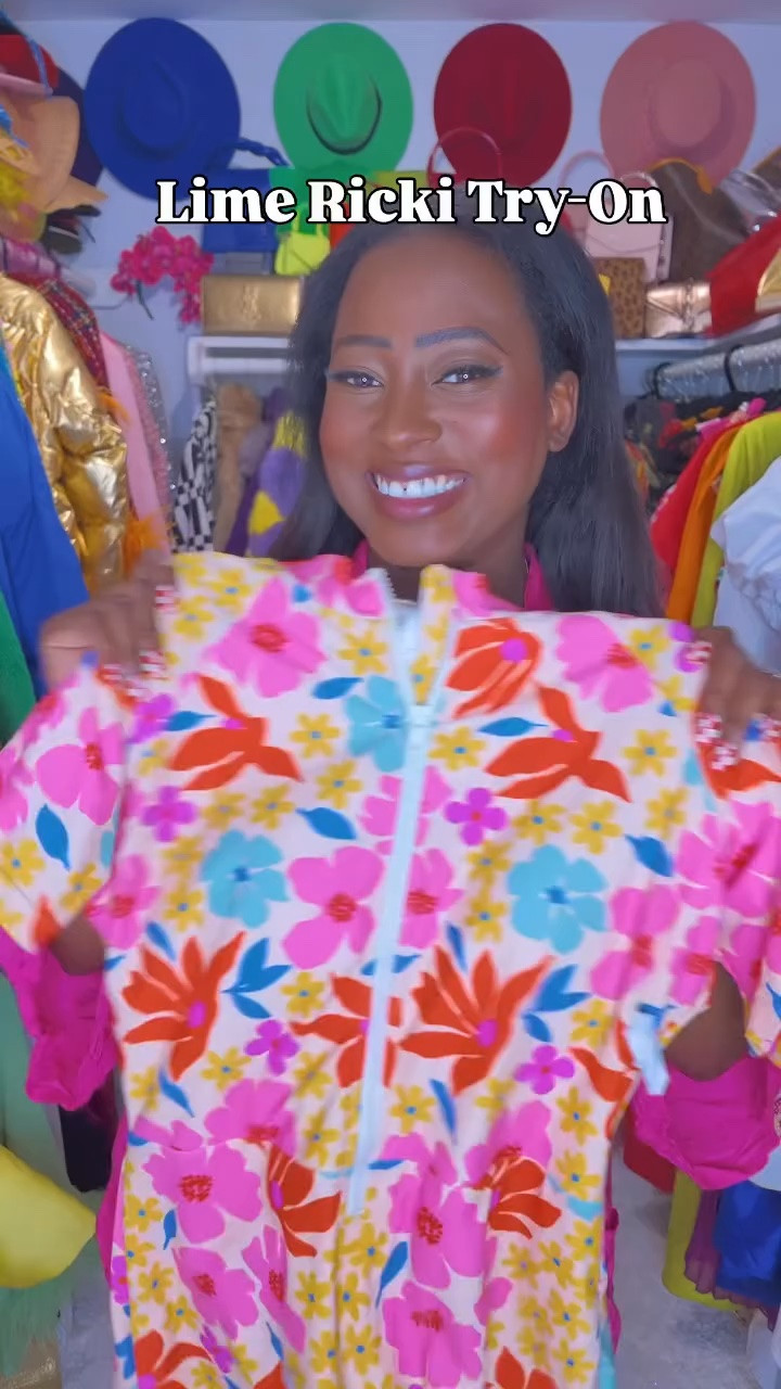 Ready to swim more and worry less?! Then you have to check out @limericki ‘s line of the most comfortable swimwear ever!! From the chicest tankinis to flattering one pieces, they have the perfect pieces for you to enjoy the water in! I especially love the colorful and fun prints of their clothing. I’m also rocking their Artsy Floral Rash Guard! 

#limericki #limerickiswimwear #colorfulstyle #swimmoreworryless #getinthewater #maximaliststyle