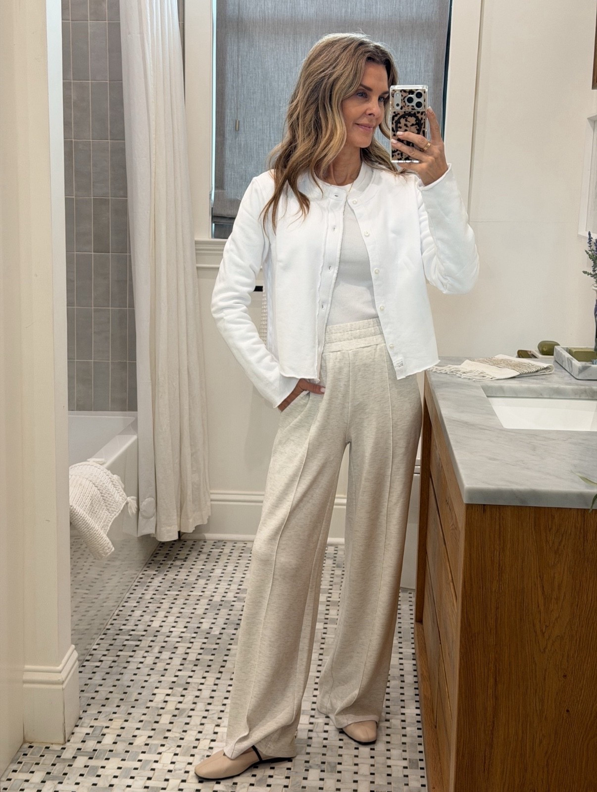 Elevated activewear! I’m 5’6’’.
-Top sized up to a M
-Varley pants XS
-Frank & Eileen cardigan sweater size XS
-Shoes TTS

#LTKOver40 #LTKActive #LTKootd