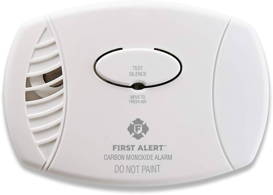 First Alert CO605 Plug-In Carbon Monoxide Detector with Battery Backup , White | Amazon (US)