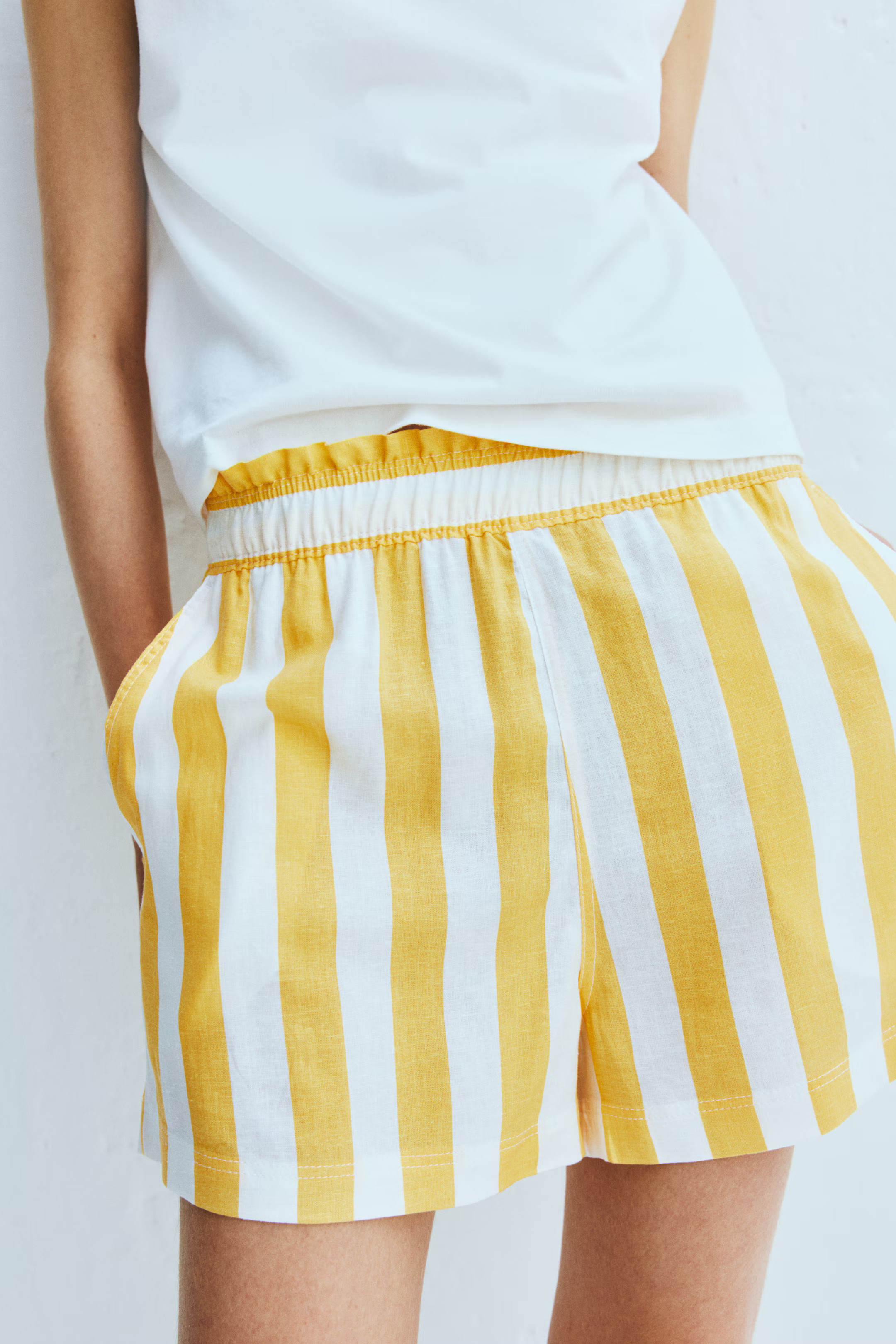 Linen-blend shorts | H&M (UK, MY, IN, SG, PH, TW, HK)