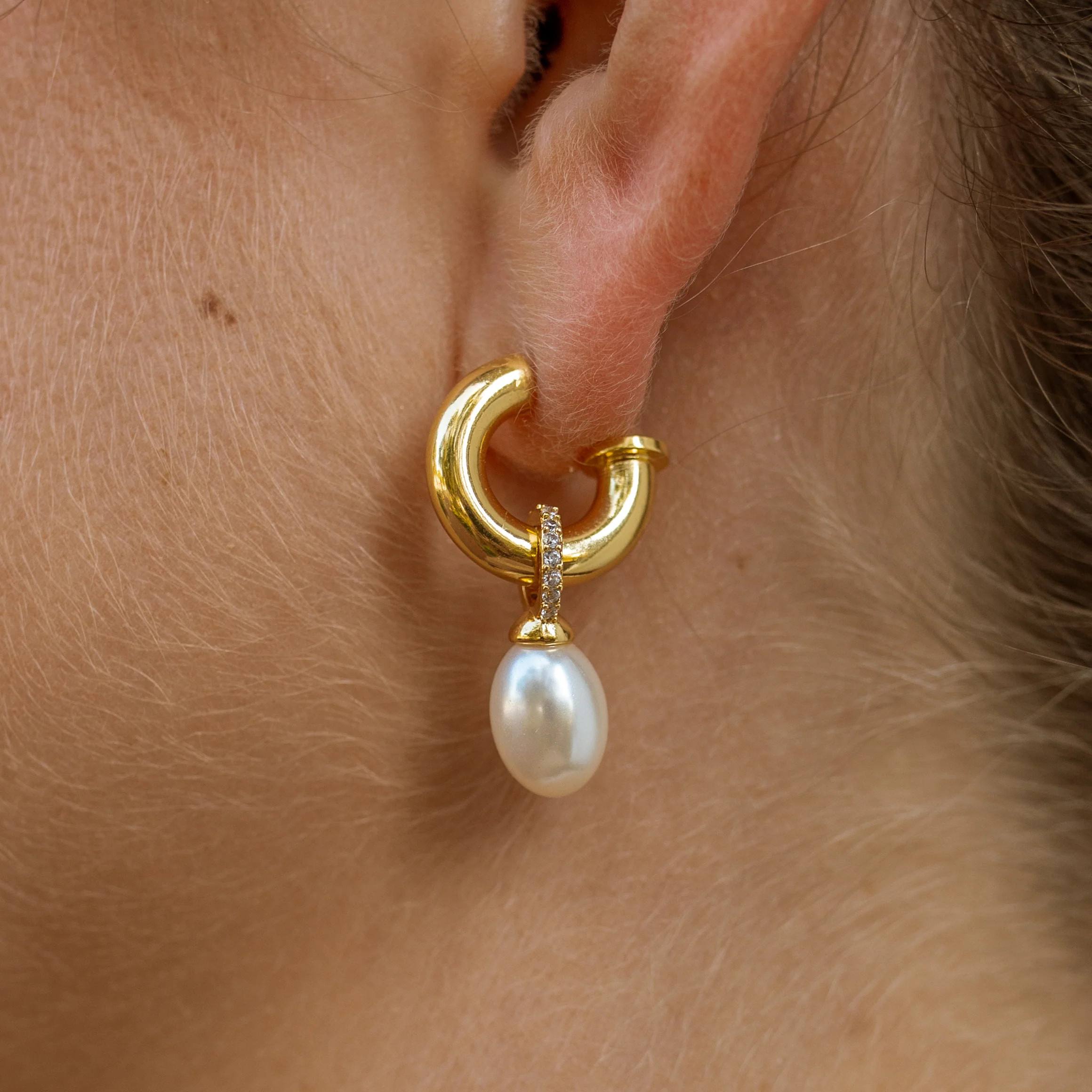 Pearl Diver Earrings Gold Gold | ALCO Jewelry
