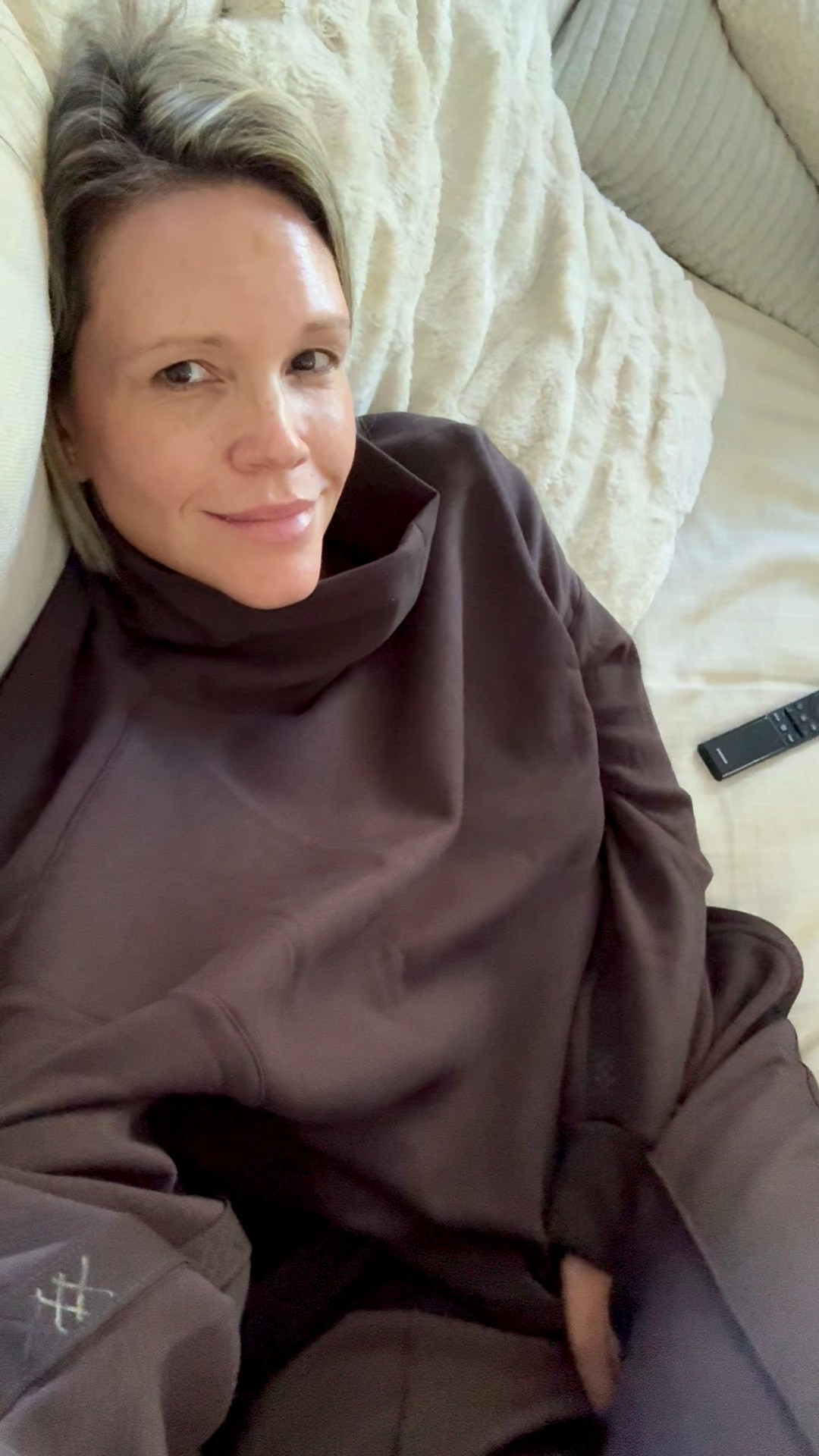 Dream Glow cozy couch day 

#LTKSeasonal #LTKStyleTip #LTKOver40