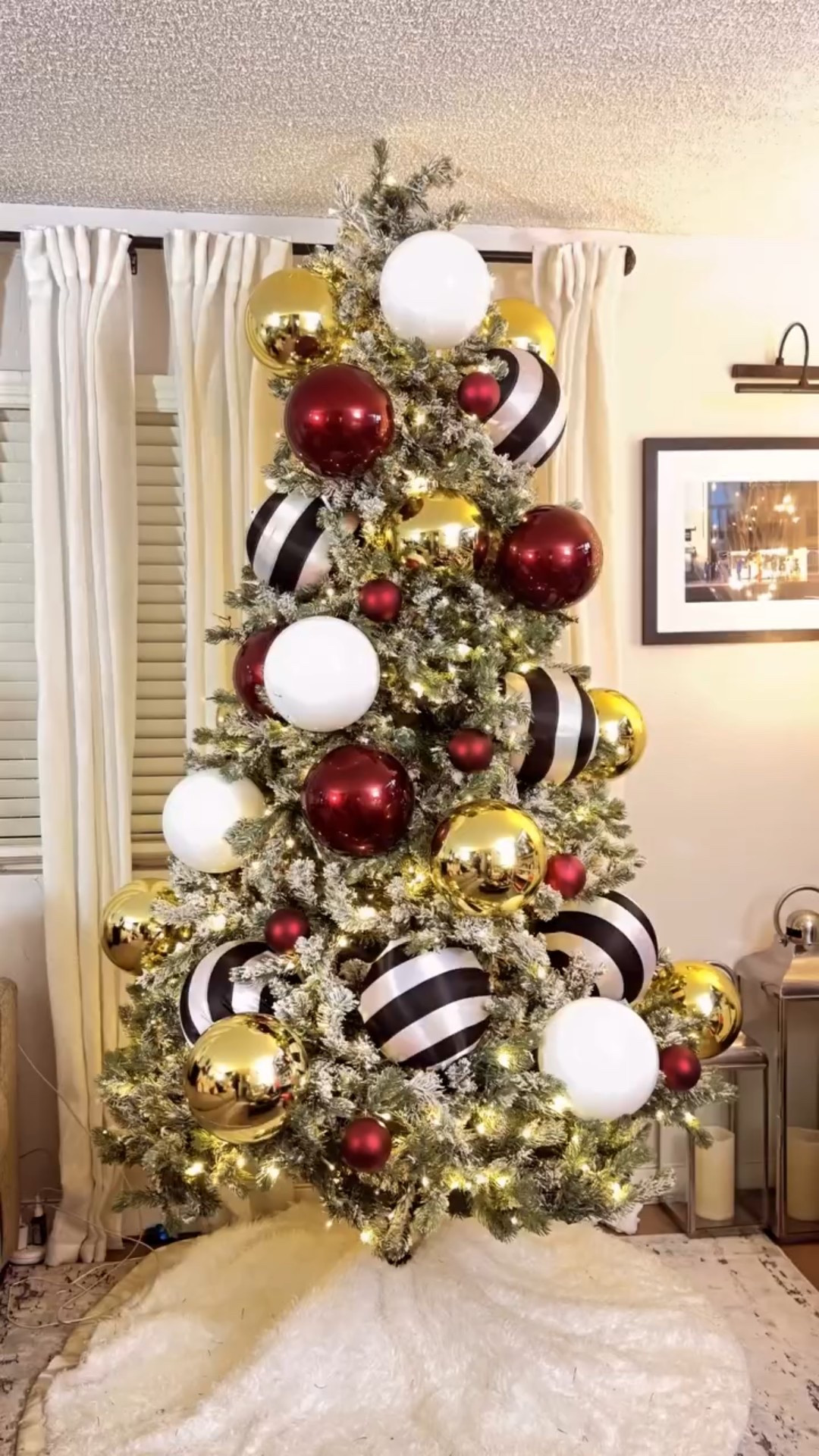 Think this is my third time redecorating this tree! I’m loving how it’s turned out so far.

#cornerofmyhome #christmastree #christmasiscoming #ornaments #diy 

DIY, Ornament, Christmas, holiday, deck the ball, its beginning to look a lot like Christmas