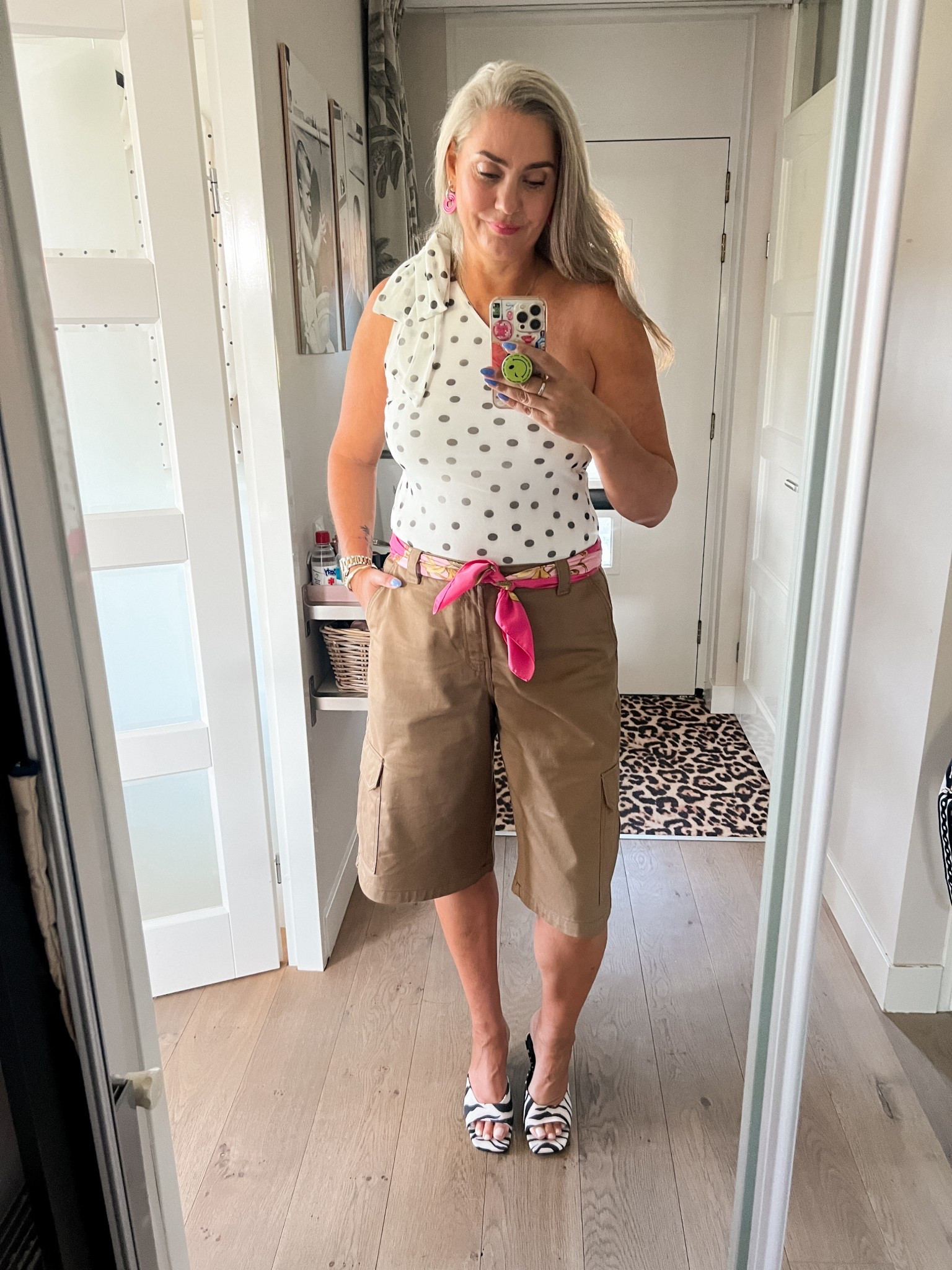Ootd - Tuesday. Asymmetrical polka dot top with bow detail (L) paired with cargo bermuda shorts (42). Zebra print heels (Shoeby) and a pink scarf as a belt (very old H&M)



#LTKeurope #LTKnederlands #LTKsummer