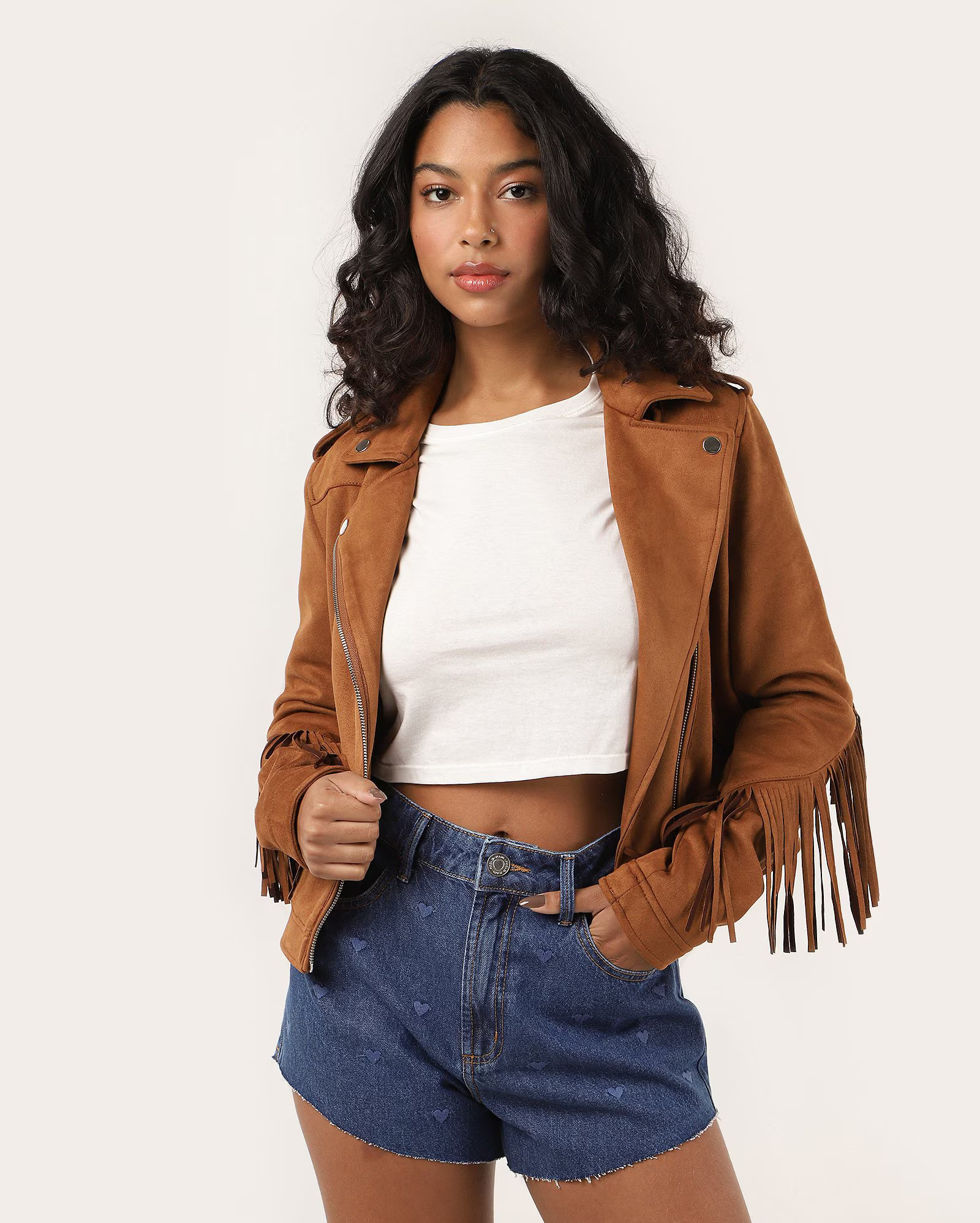 Jaqueta feminina em suede com bolsos e franjas marrom | Pool | Riachuelo (BR)