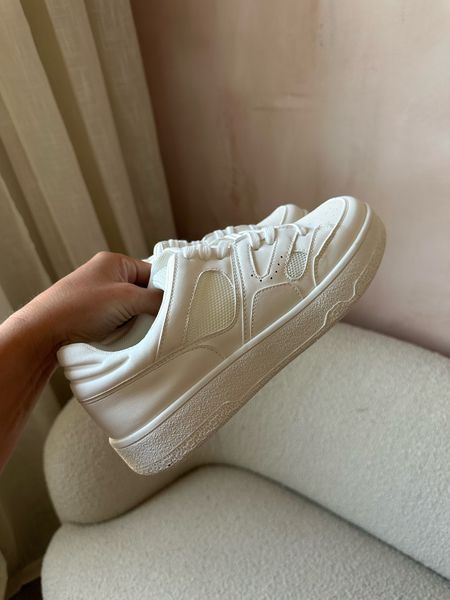 The perfect white sneaker! 