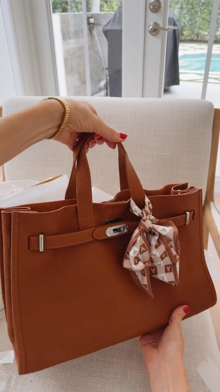 Amazon new bag purchase 
The quality is outstanding 
Love how expensive it looks

#LTKU #LTKSeasonal #LTKOver40