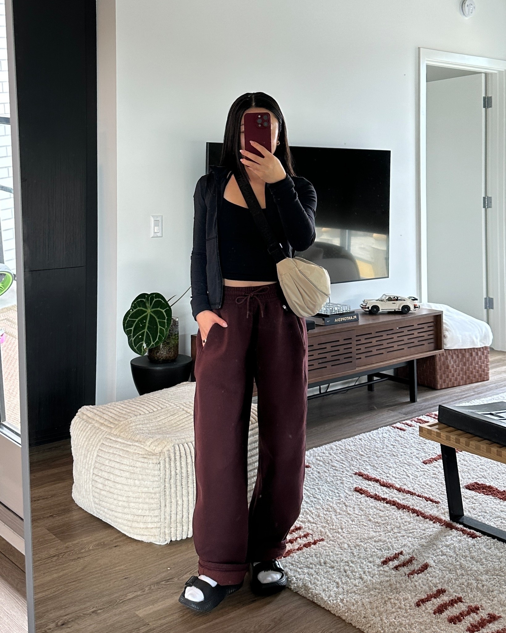Athleisure outfit for the weekend- will be wearing these maroon barrel sweatpants on repeat! I got a size XS petite and am 5 feet talll

#LTKSeasonal #LTKActive #LTKPetite