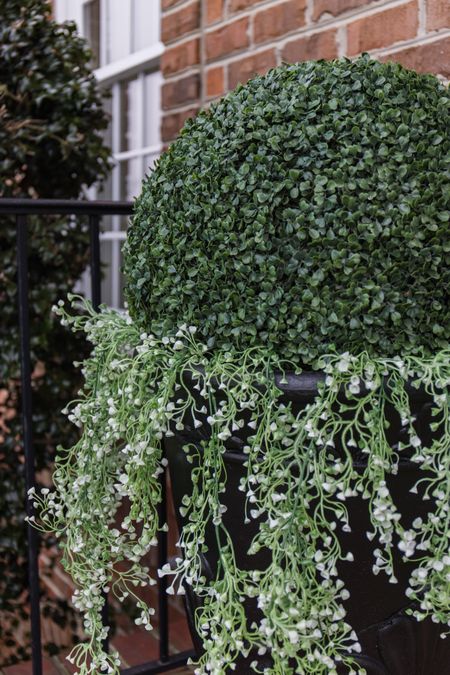 Spring front porch decor


Home blog  home blogger  timeless spring front porch decor ideas  spring decor  faux shrubs  faux hanging greenery  spring greenery  Arched manor  

#LTKhome #LTKSeasonal