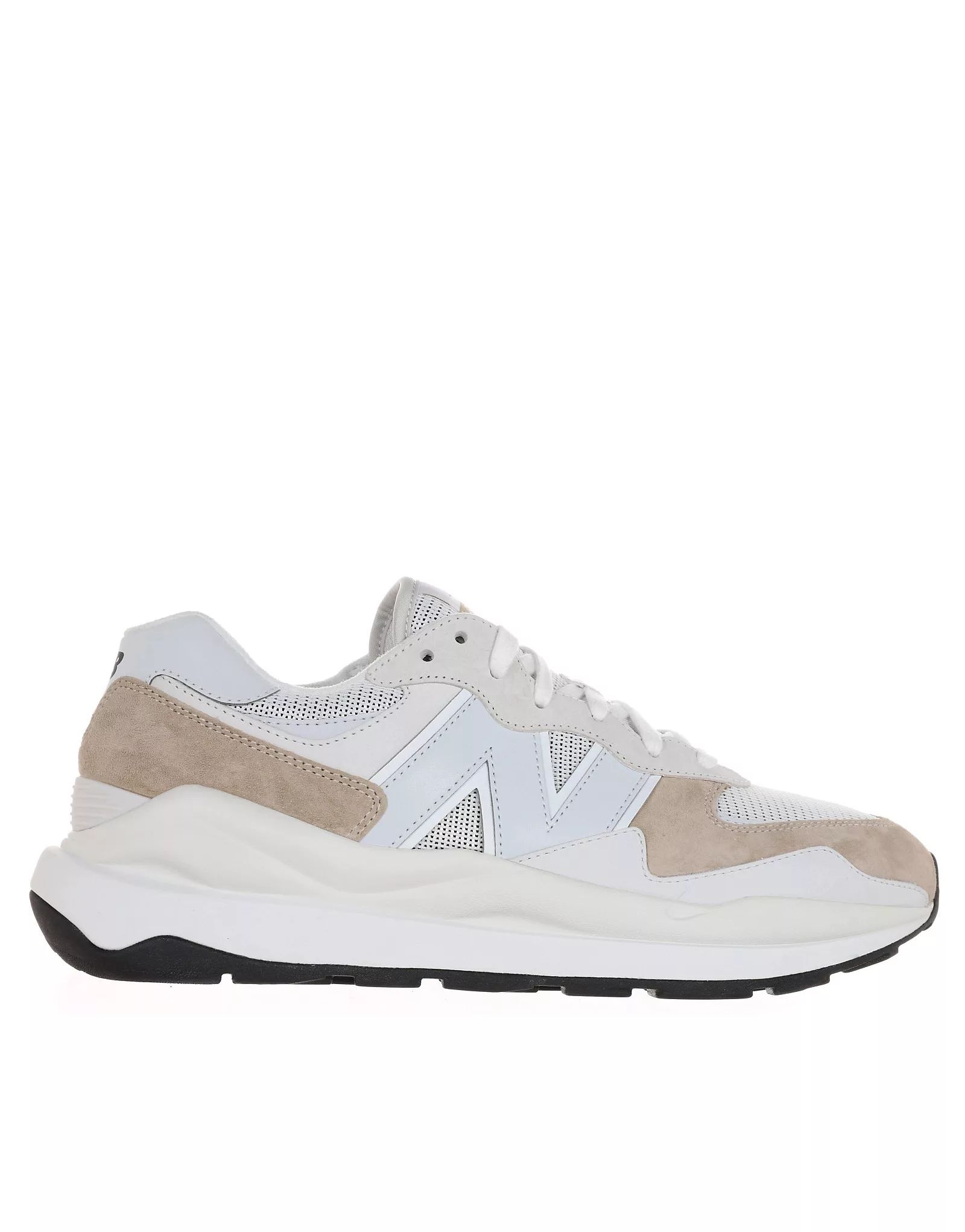 New Balance 57/40 sneakers in white with peach detail | ASOS (Global)