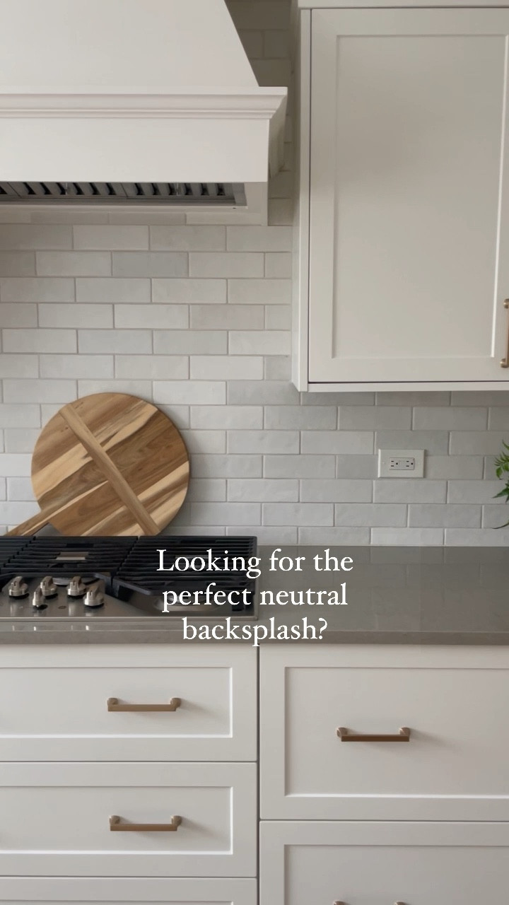 Home decor. Kitchen decor. White kitchen. Subway backsplash. Subway tile. Drawer handles. Cabinet hardware. Charcuterie board. Neutral decor.

#LTKhome