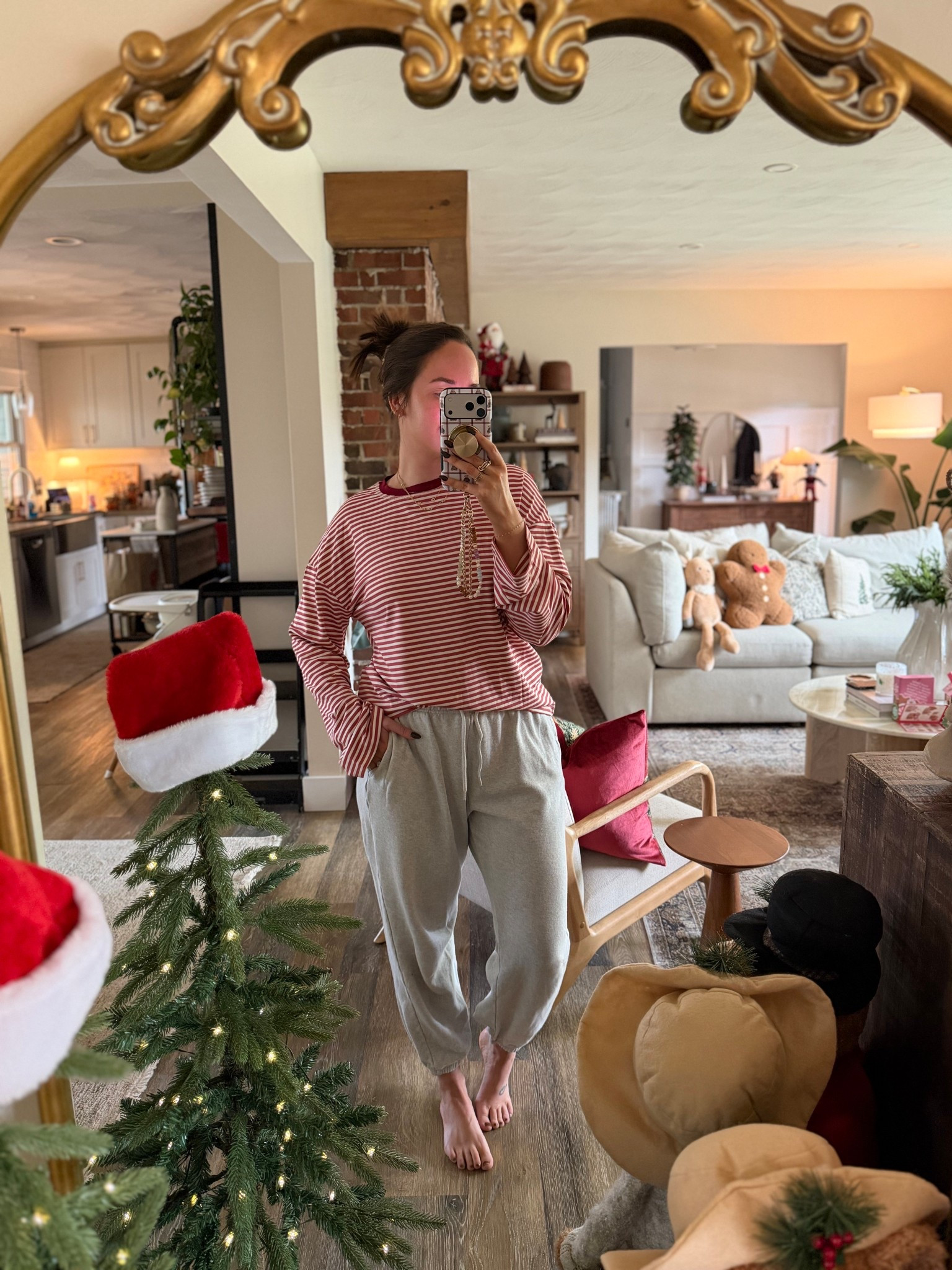 My striped tee is so cute for lounging — have it in a few colors! Material is so stretchy and soft. Under $20 on Amazon. Joggers are super old but a fave!

Amazon finds, Amazon long sleeve tee, striped tee, gray joggers 

#LTKActive #LTKSeasonal #LTKFindsUnder50