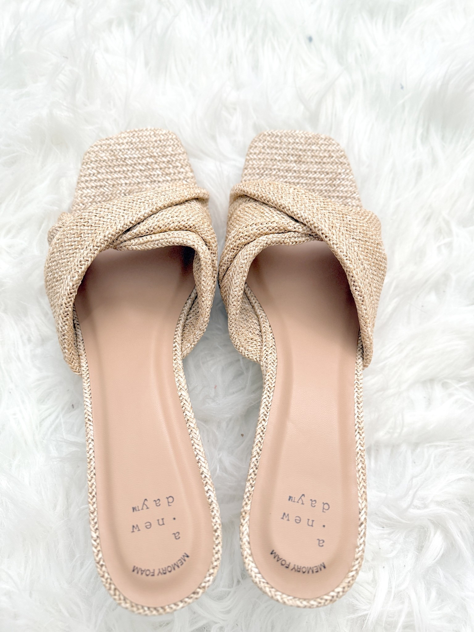 The cutest sandals, WITH MEMORY FOAM!  

#Easter #Target #TargetFinds #Spring #SpringFinds