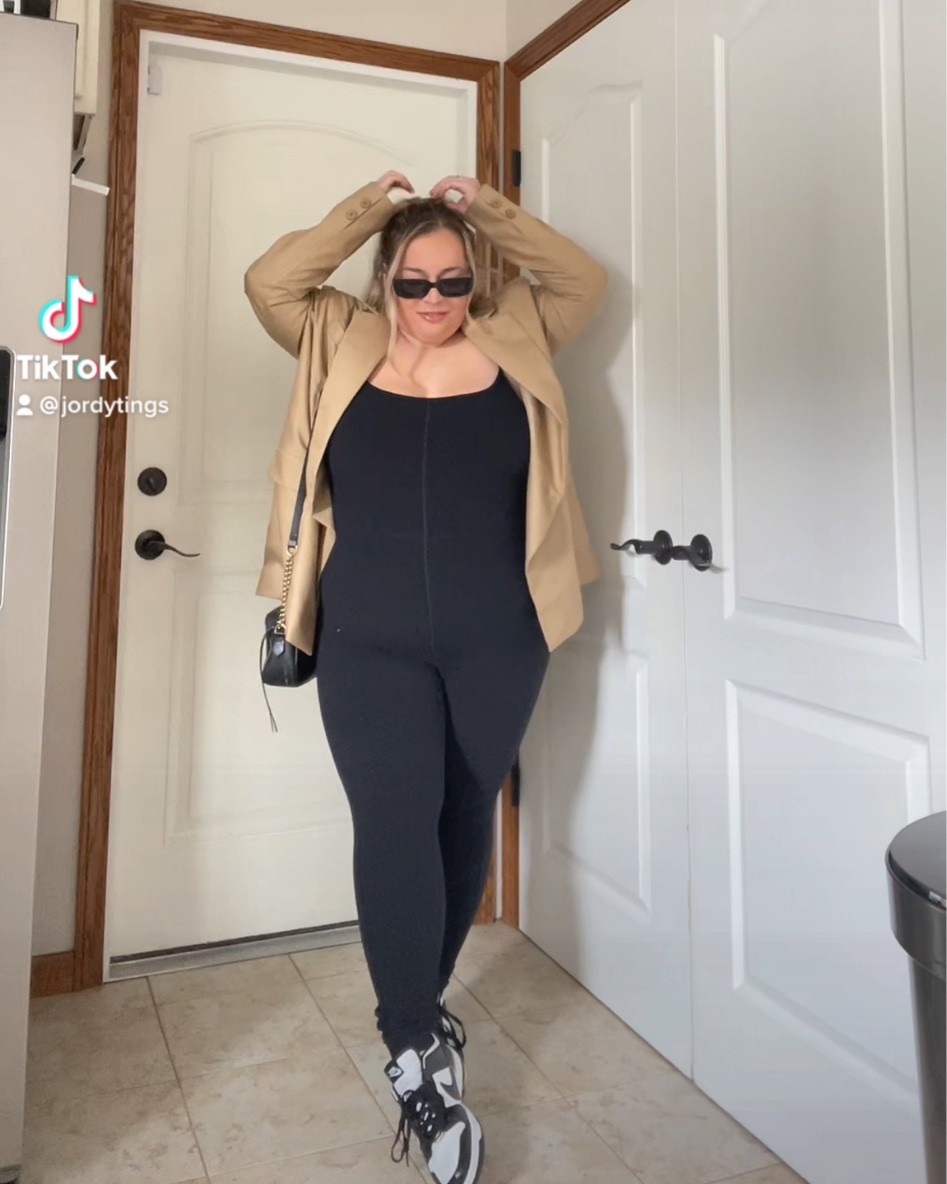 Curvy outfit 
Over sized blazer 
Shoes 
Dhgate
Dhgate find 

#LTKshoecrush #LTKfit #LTKitbag