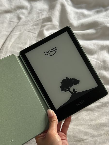 My new kindle paperwhite signature edition in agave green! 💚

So excited to get back into my ereader game 📖

Bookstagram: @jilliankayblogs
Ig: @jkyinthesky & @jillianybarra 

#bookish #kindle #amazonkindle #booklover #newkindle #aesthetic #aestheticblogger #aestheticlifestyle 

#LTKhome #LTKtravel #LTKBacktoSchool