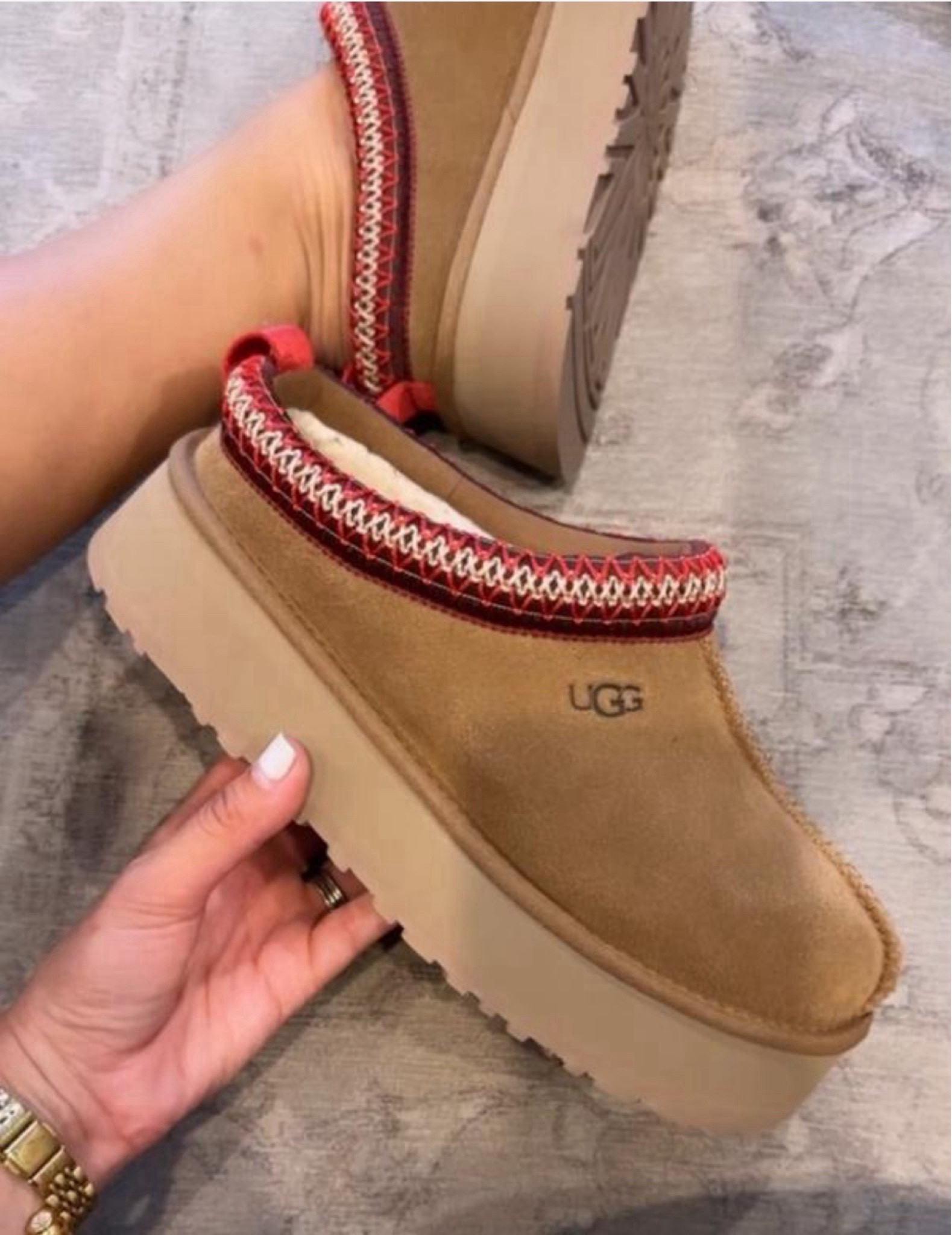 My fav tazz slippers are back in stock! I swear I wear these everyday! Fits TTS. 

Tap photo below to shop all colors. 

Follow for mor! Xx

#LTKGiftGuide #LTKshoecrush #LTKstyletip