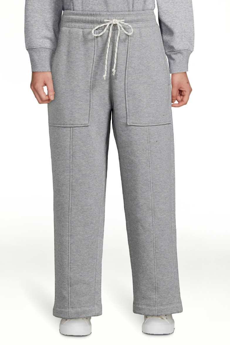 Free Assembly Women's Patch Pocket Sweatpants, 25” Inseam, Sizes XS-XXXL | Walmart (US)