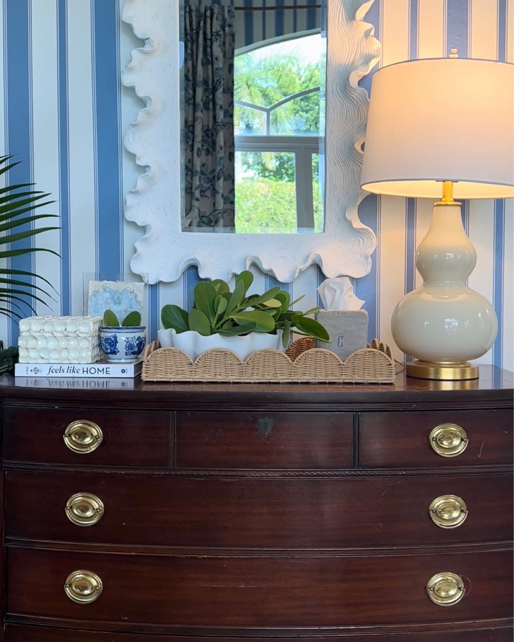 Coastal home decor 
Blue and white home 
Grandmillennial style 