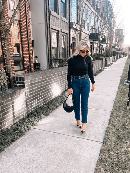 The best jeans on major sale today! I love the dark wash of these. I wear the 27 regular in these, but if you are taller than 5’3” I would do the long fit because they are ankle jeans and shrink a bit in the wash! On sale now for 25% off and an additional 15% off with code DENIMAF




#LTKstyletip #LTKfindsunder100 #LTKsalealert