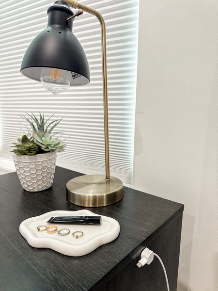 Bedroom decor / nightstand / tech gadgets


#LTKFindsUnder100 #LTKFindsUnder50 #LTKHome