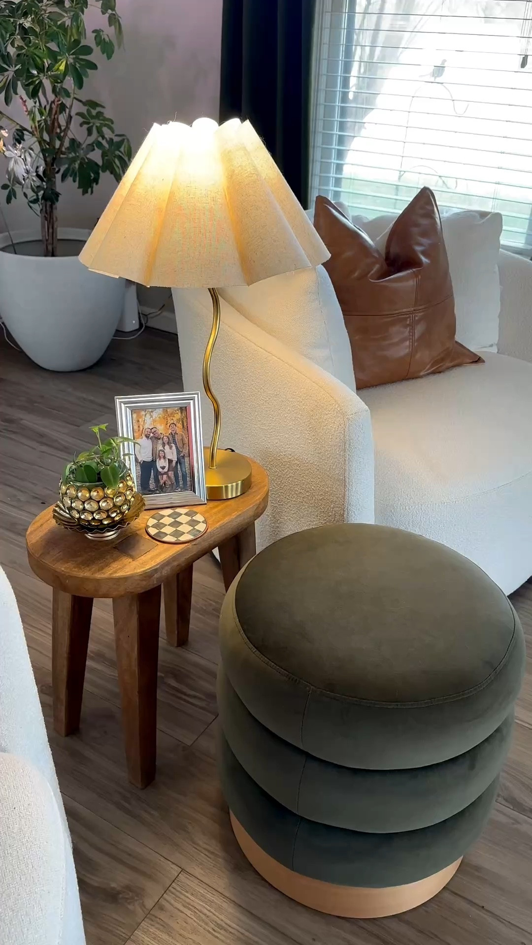 Small lamp… BIG glow up ✨

This gold base + linen shade combo is giving timeless elegance in the best way. The perfect touch to elevate any room without overpowering it.

If you love classic pieces that make your space feel warm and refined, this one’s for you 🤍

🛍 Tap to shop before it’s gone
➕ Follow for more home finds that look high-end without the high-end price

#HomeDecorFinds #TimelessStyle #NeutralHome #DecorInspo #Homedecorfinds #lamp #decor #lighting 

#LTKSpringSale #LTKHome #LTKSaleAlert