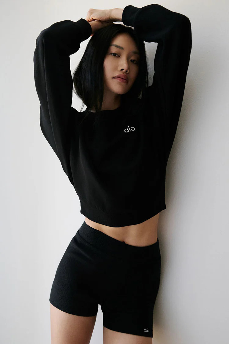 Cropped Accolade Crewneck - Black | Alo Yoga (US)