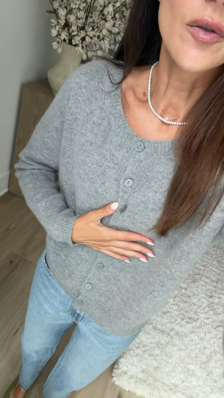 Cashmere cardigan, size S.

#LTKSaleAlert #LTKOver40 #LTKootd