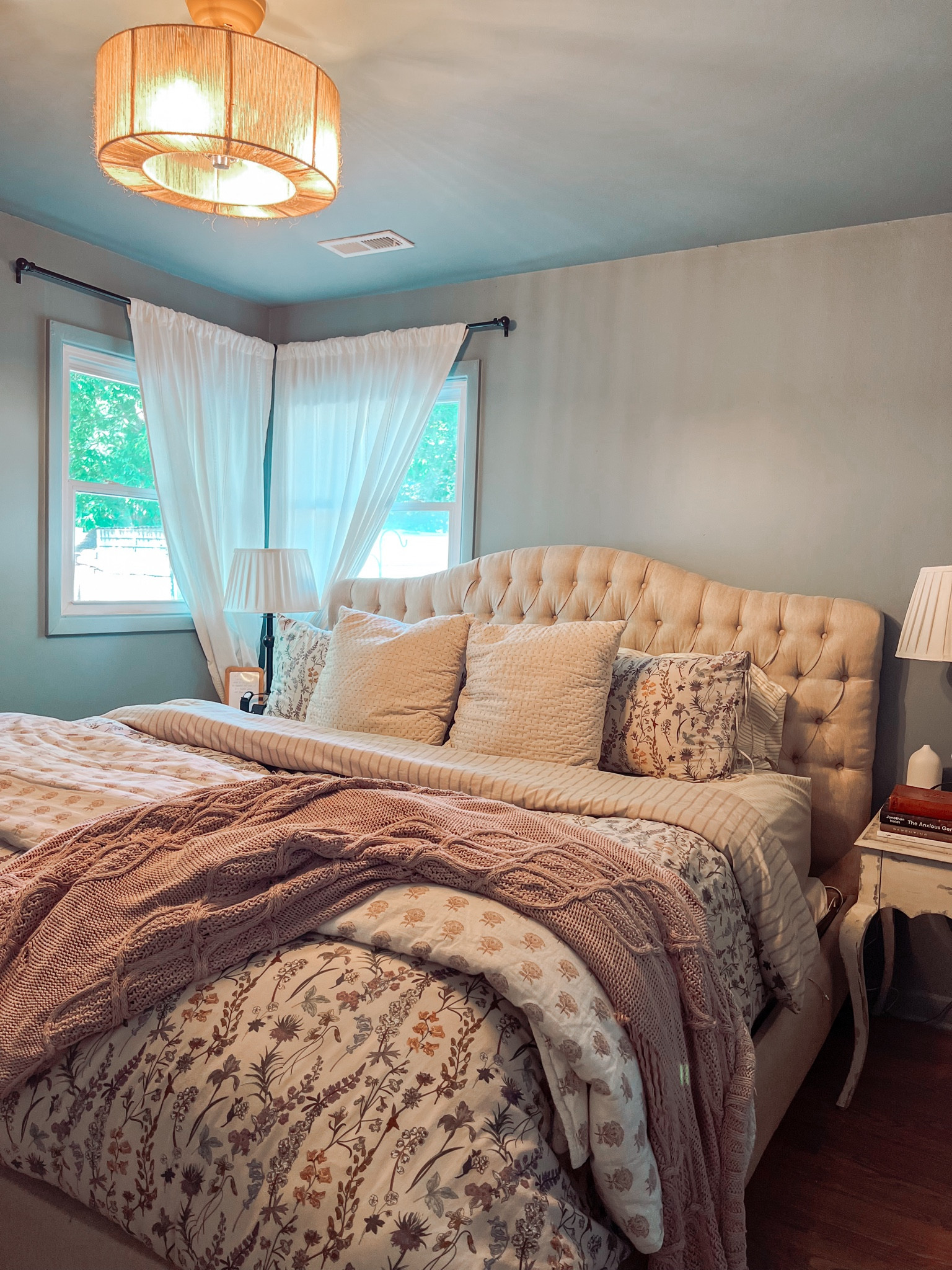 New paint, new vibe! 🎨🛏️ Loving how this fresh color completely transformed my bedroom. #LTKhome #SmallBedroom #PaintMakeover #HomeRefresh #DecorInspo