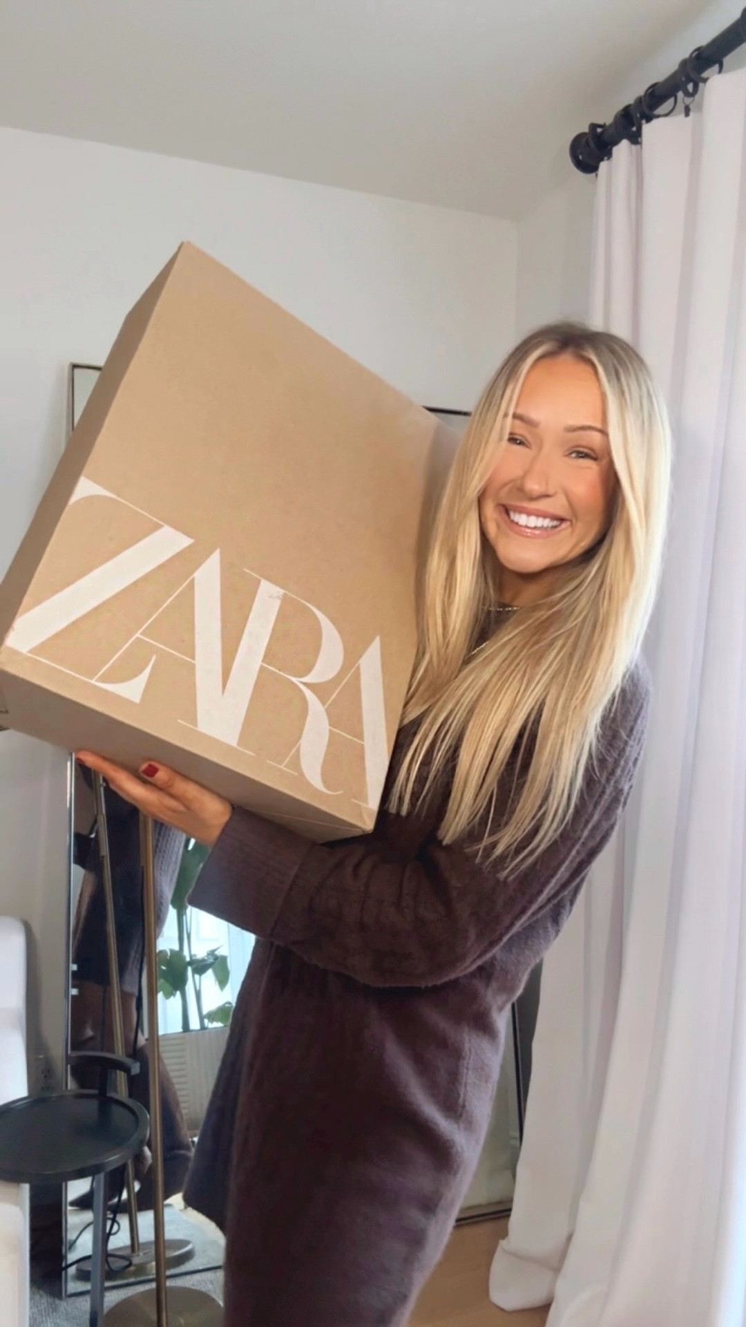 Zara try on haul 🍂 Sizing info⬇️:
-Long duster cardigan: medium
-Belted sweater dress: medium
-Belted brown herringbone blazer: medium (probably should have gone with a small)
-Gray scarf cardigan sweater: small