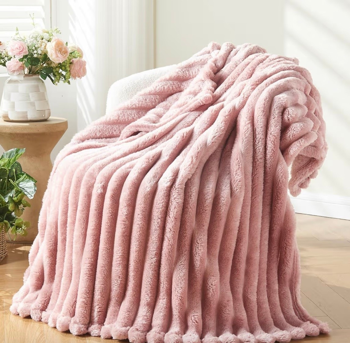 I’m dreaming of a plush pink Christmas 🩷✨❄️

#LTKSeasonal #LTKHome #LTKHoliday