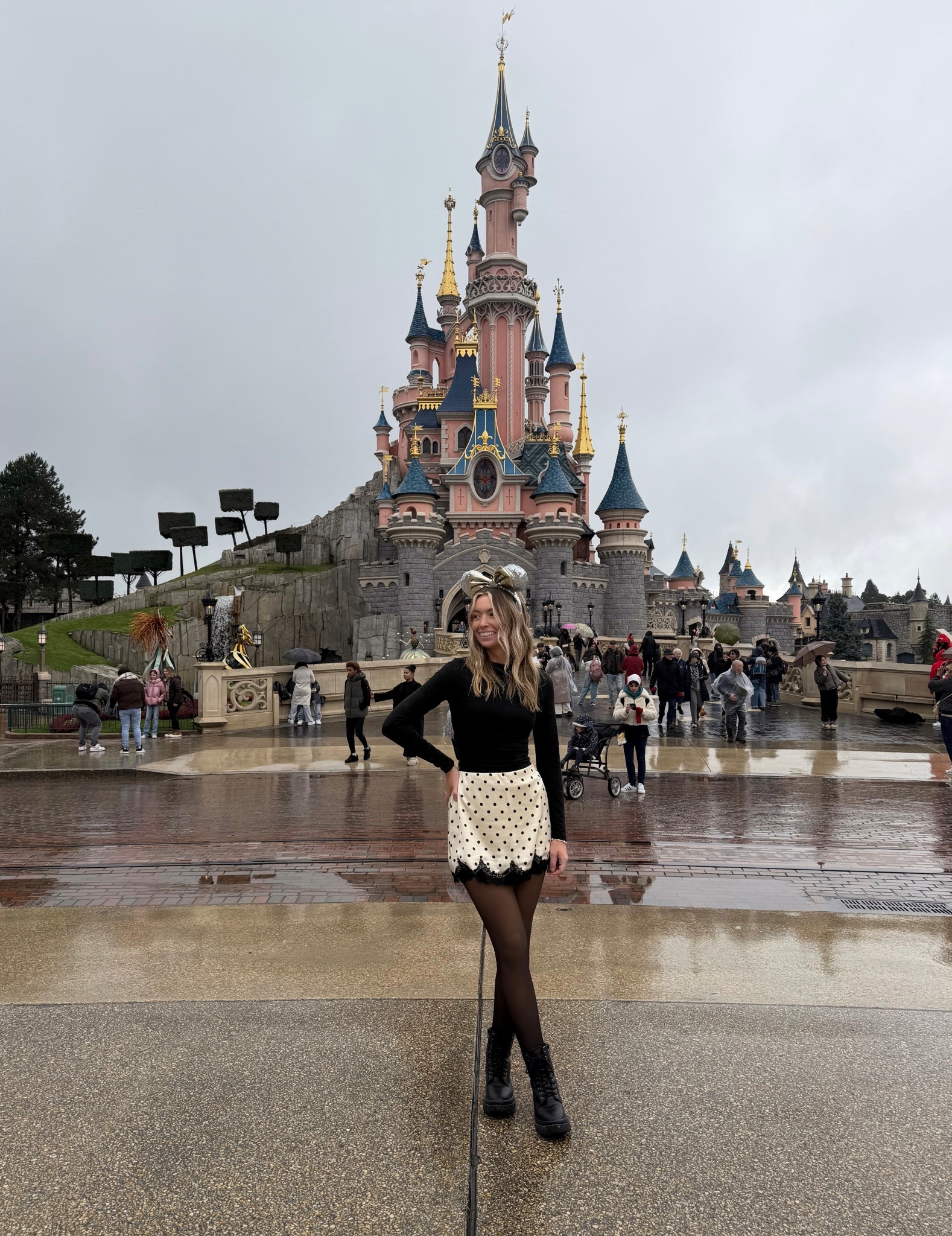 Disney Paris outfit! 


Disney, Disney outfit, Disney ootd, Paris outfit, Polkadot, Polk a dot, skort, Polkadot skort, fleece tights 