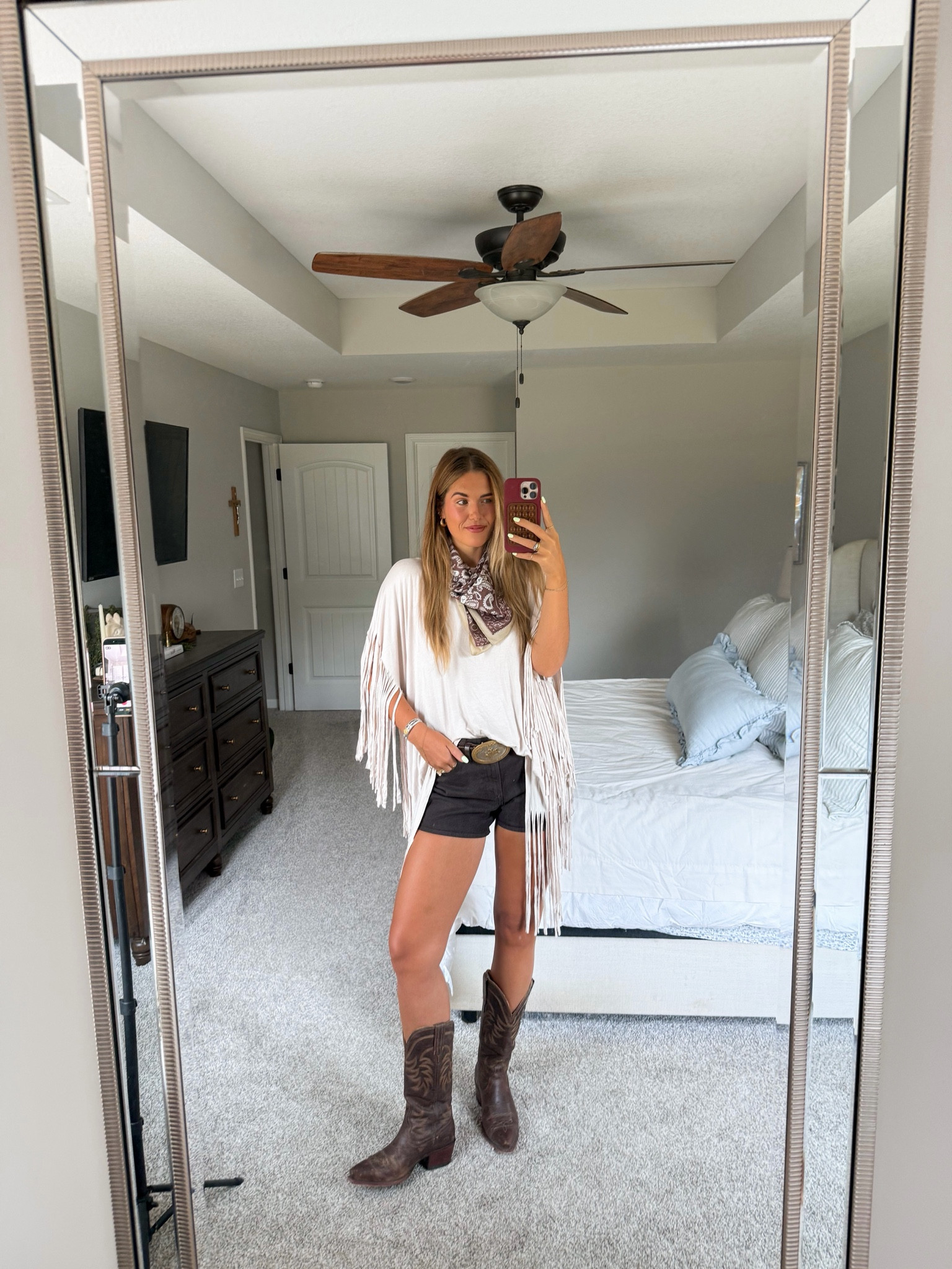 size 26 in shorts, i sized up to a large in top (you don’t have to size up, just a preference!) size down half size in boots. belt is vintage linking similar 

country concert outfit, rodeo outfit

#LTKgrwm #LTKootd #LTKSeasonal