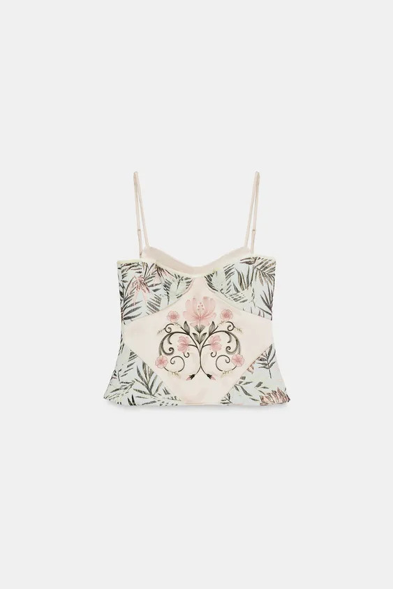 Model height: 178 cmFitted top with a sweetheart neckline. Featuring adjustable thin straps, cont... | Zara NL
