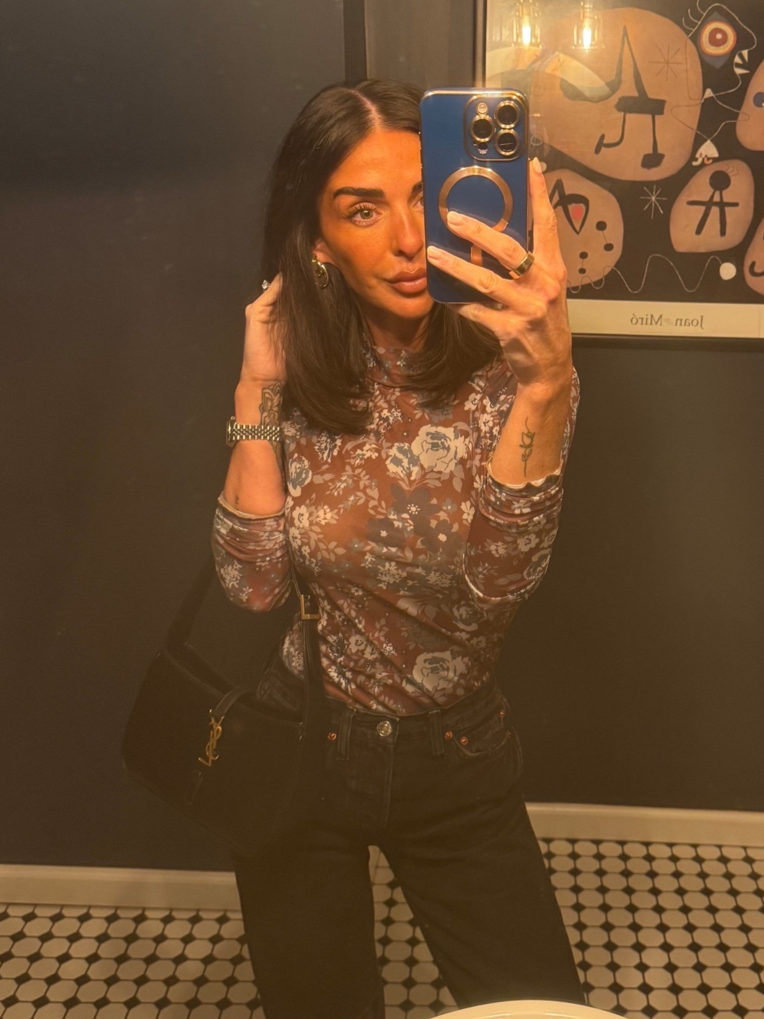 Proof that mixing high-end staples with affordable finds always works. Jeans, bag, shoes… splurge-worthy. Top? Amazon. 

#LTKHoliday #LTKSaleAlert #LTKCyberWeek