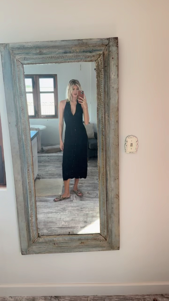 This dress is so easy & flattering 

 #LTKStyleTip #LTKTravel #LTKShoeCrush