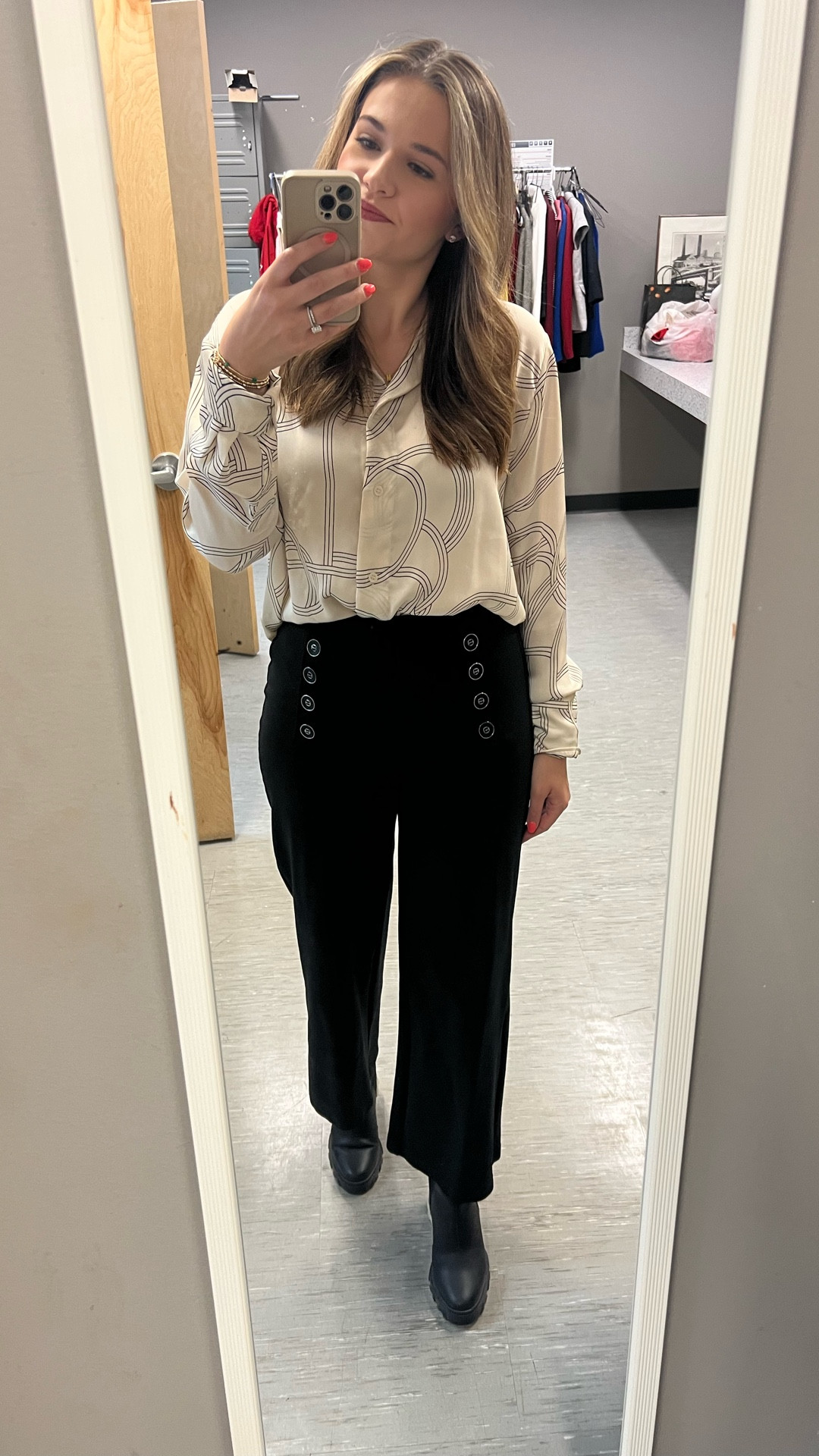 Couldn’t find the link to this shirt, it’s older H&M! Today’s look for Browns practice! 🍂

#LTKStyleTip #LTKWorkwear #LTKSeasonal