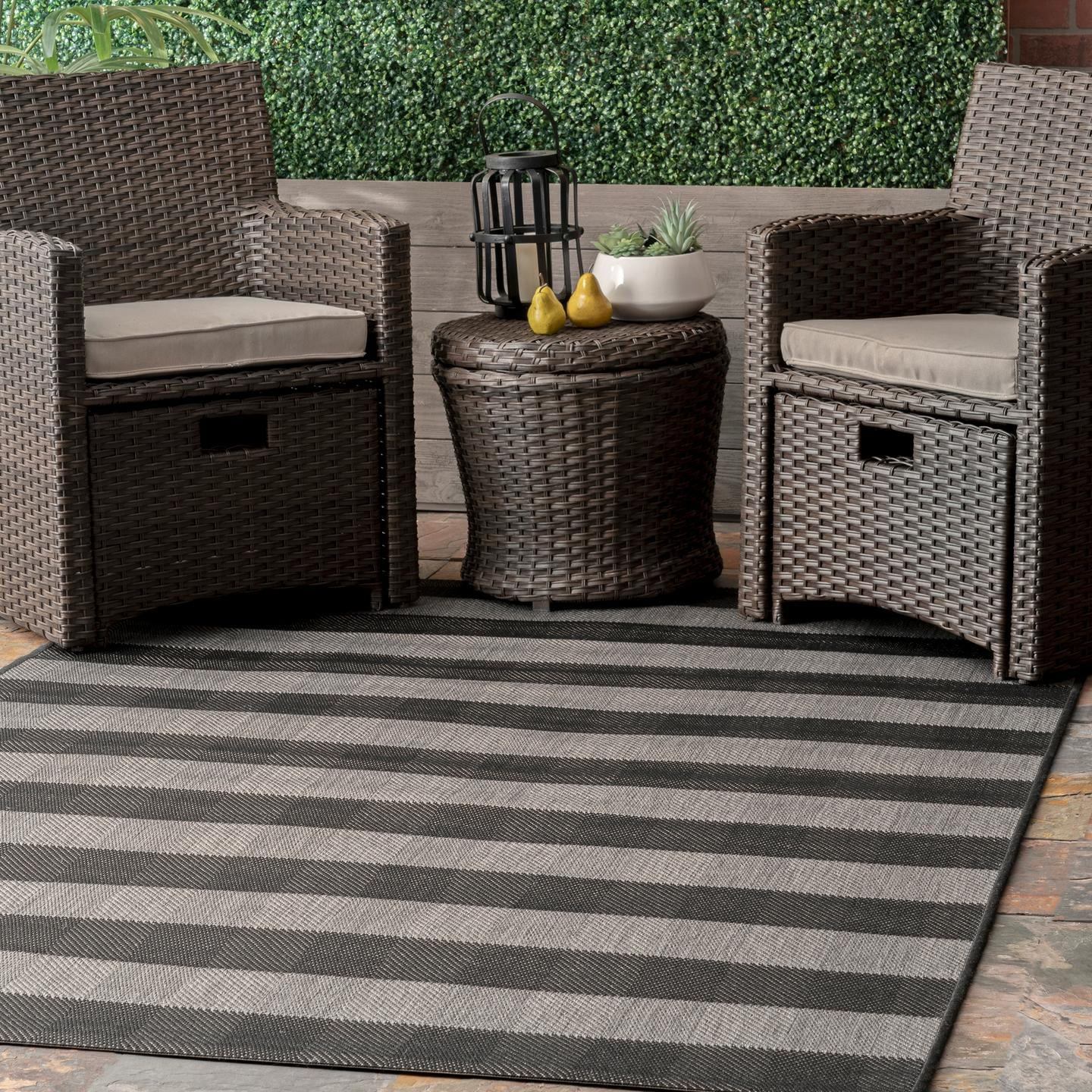 nuLOOM Haylie Chevron Striped Indoor/Outdoor Area Rug, 7' 6" x 10' 9", Black | Walmart (US)
