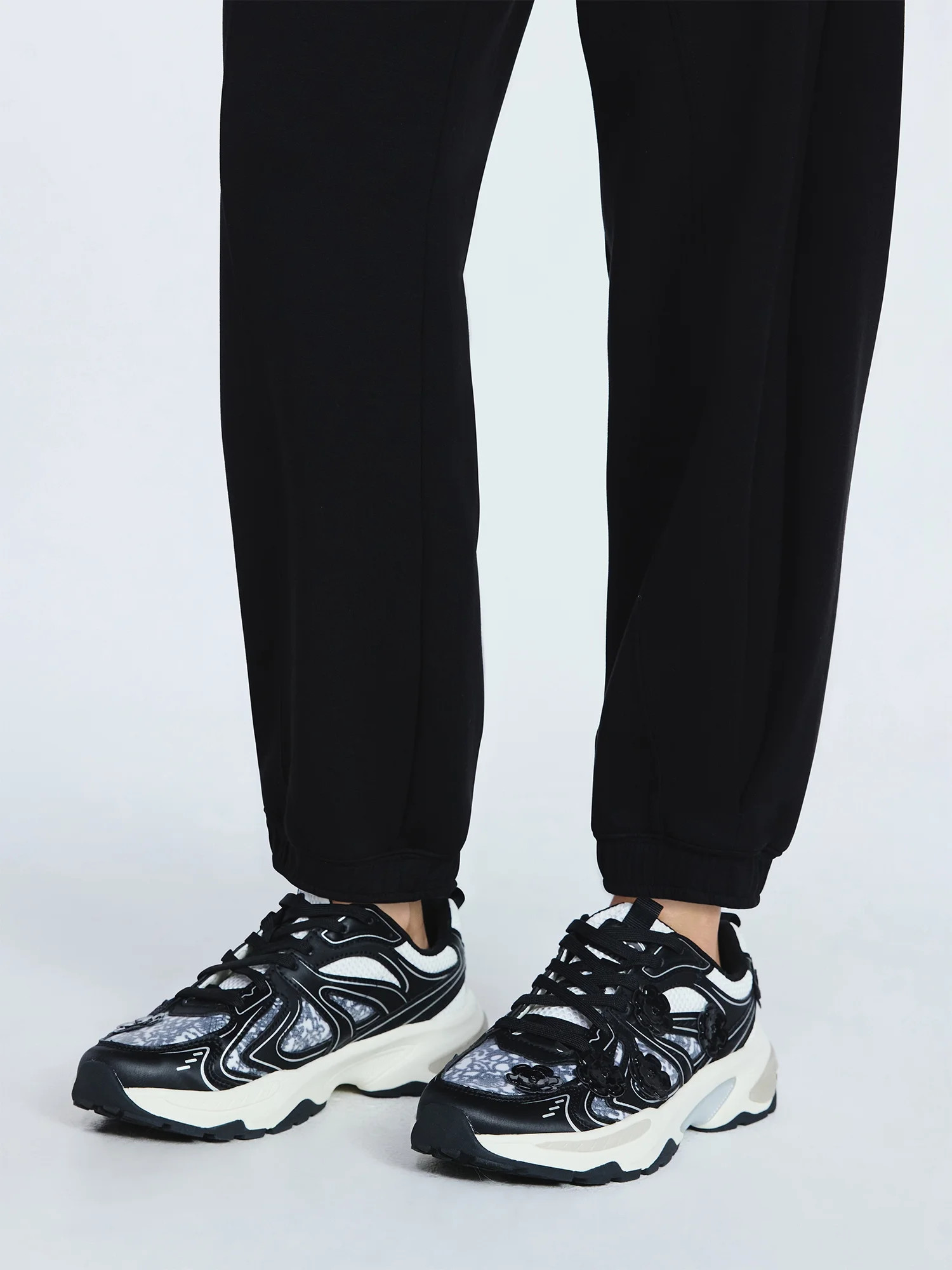 Scoop Women's Sporty Sneakers with Flower Appliques | Walmart (US)