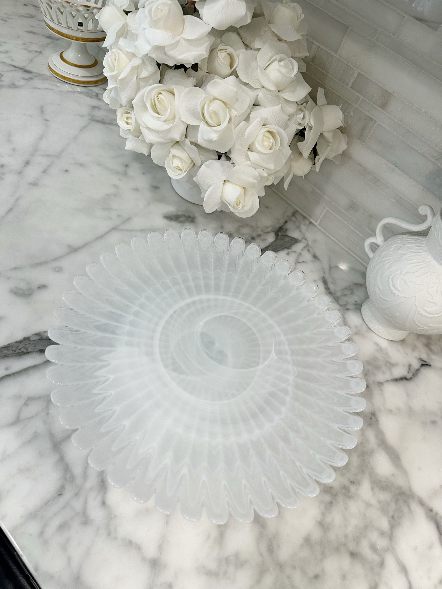 White scalloped edges? Say less. This cake stand was basically flirting with me. #prettypleasehome 

#LTKFindsUnder100 #LTKHome #LTKParties