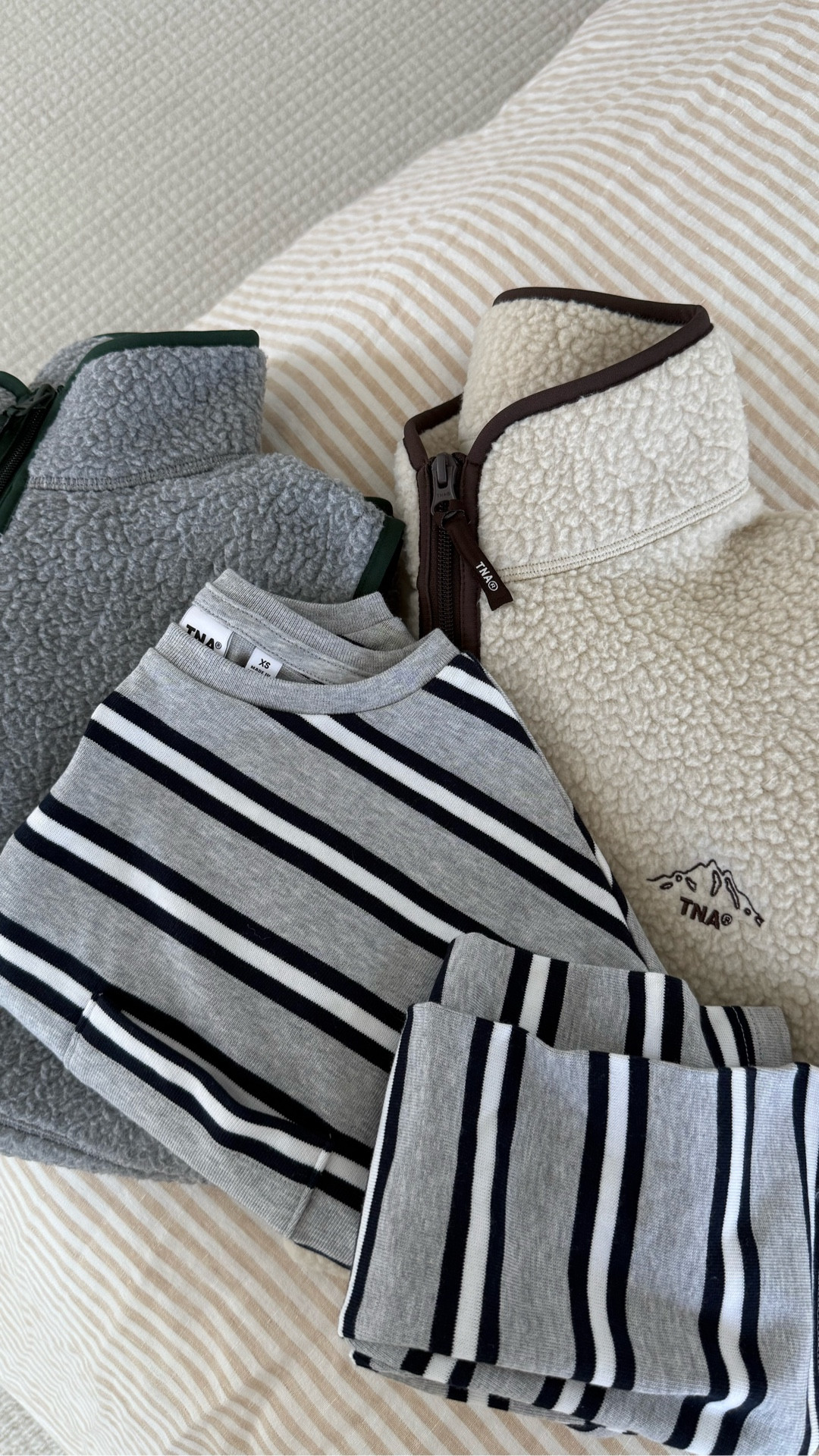 Aritzia fall haul! I got a size SMALL in the vest & quarter zip. Size XS in long sleeve! 