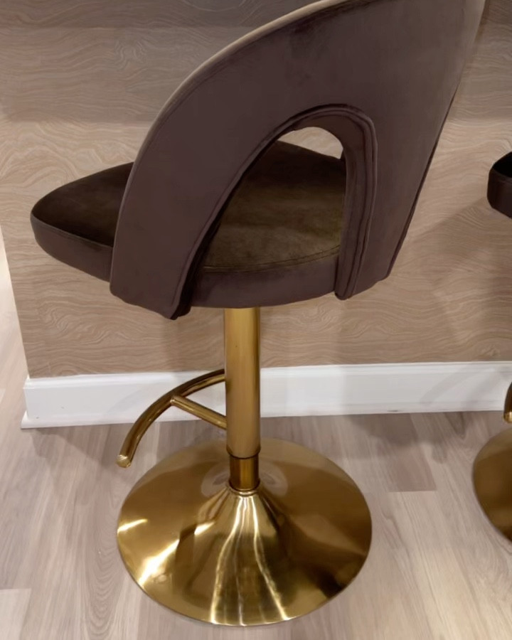 Gorgeous set of 2 espresso brown and gold swivel barstools 😍🤎✨ also comes in color taupe, yellow, and white!


#barstools #kitchenstools #brownbarstools 

#LTKHome
