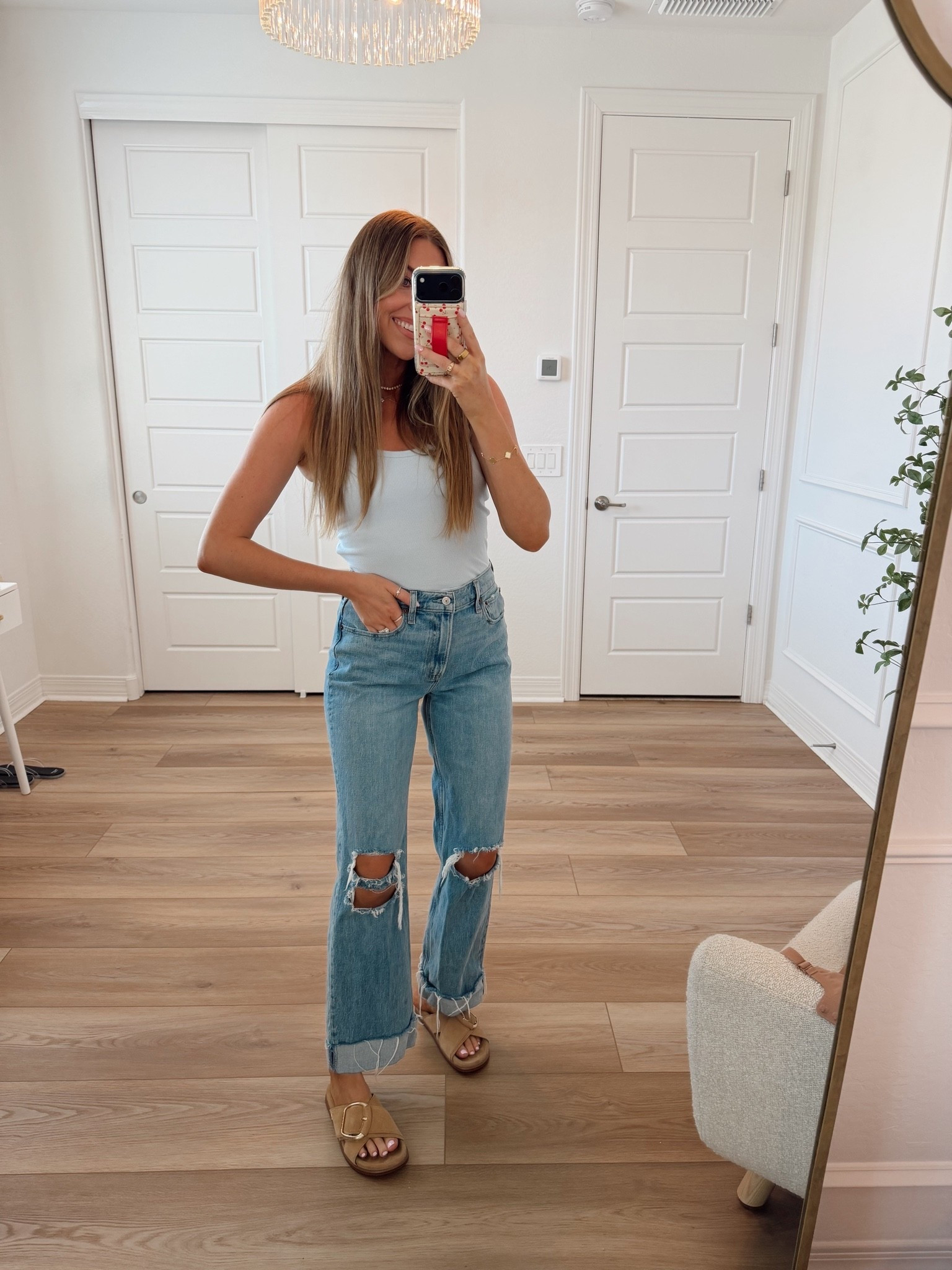 Fave jeans on sale!! I’m wearing a 27 short for a cropped look! @abercrombie

#LTKootd